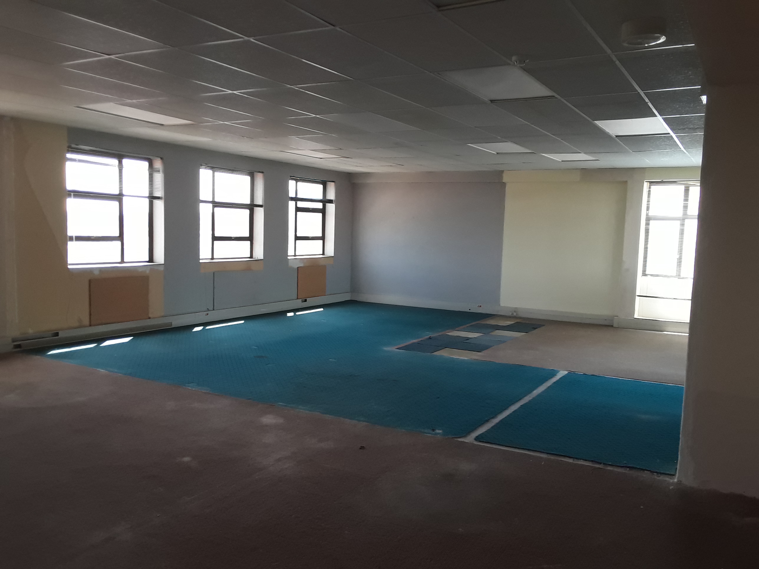 800m² Office Space to rent at Surrey Ave in Ferndale