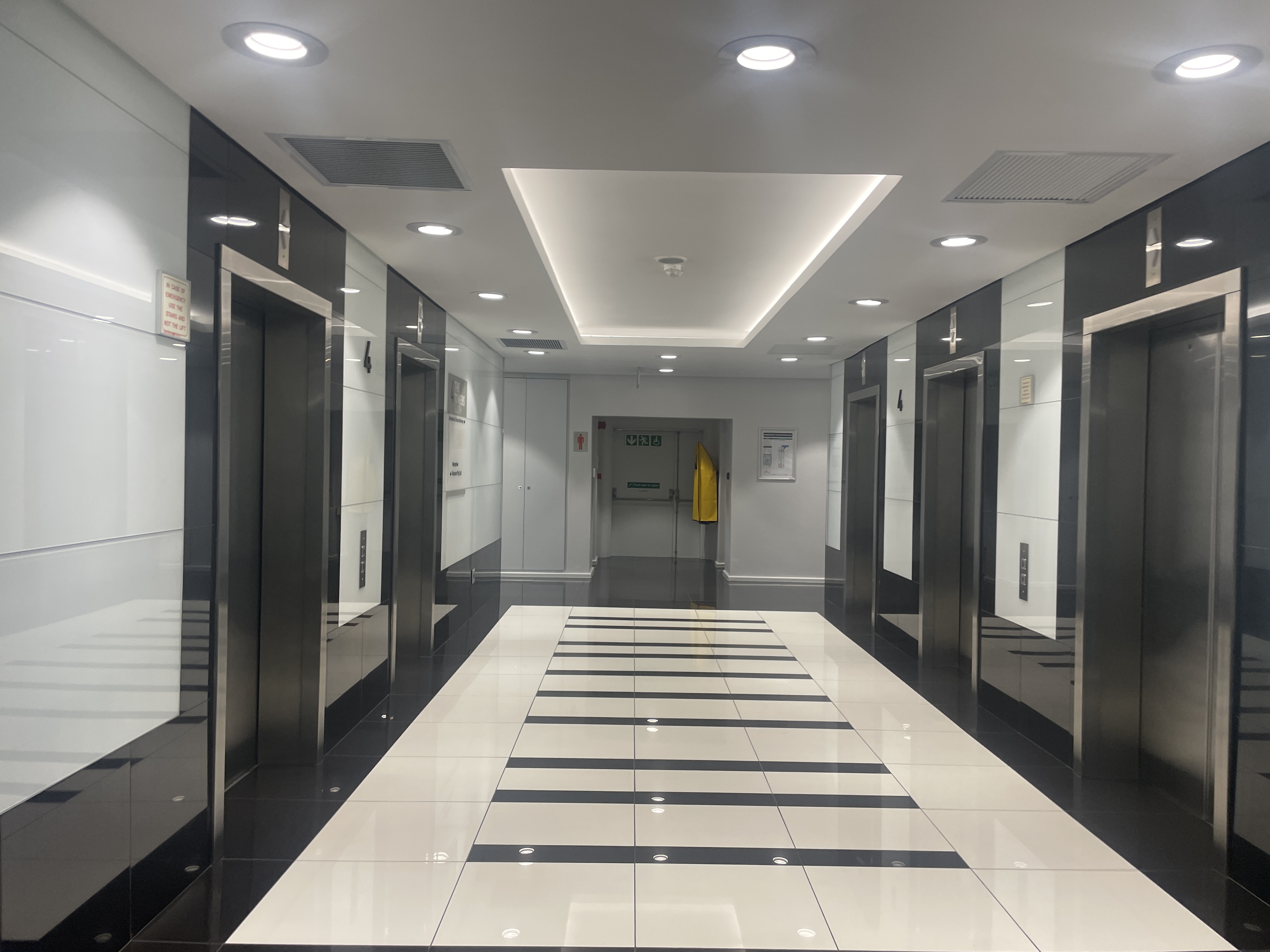 950m² Office Space to rent at The Towers  - Ex Standard Bank Centre in Cape Town CBD
