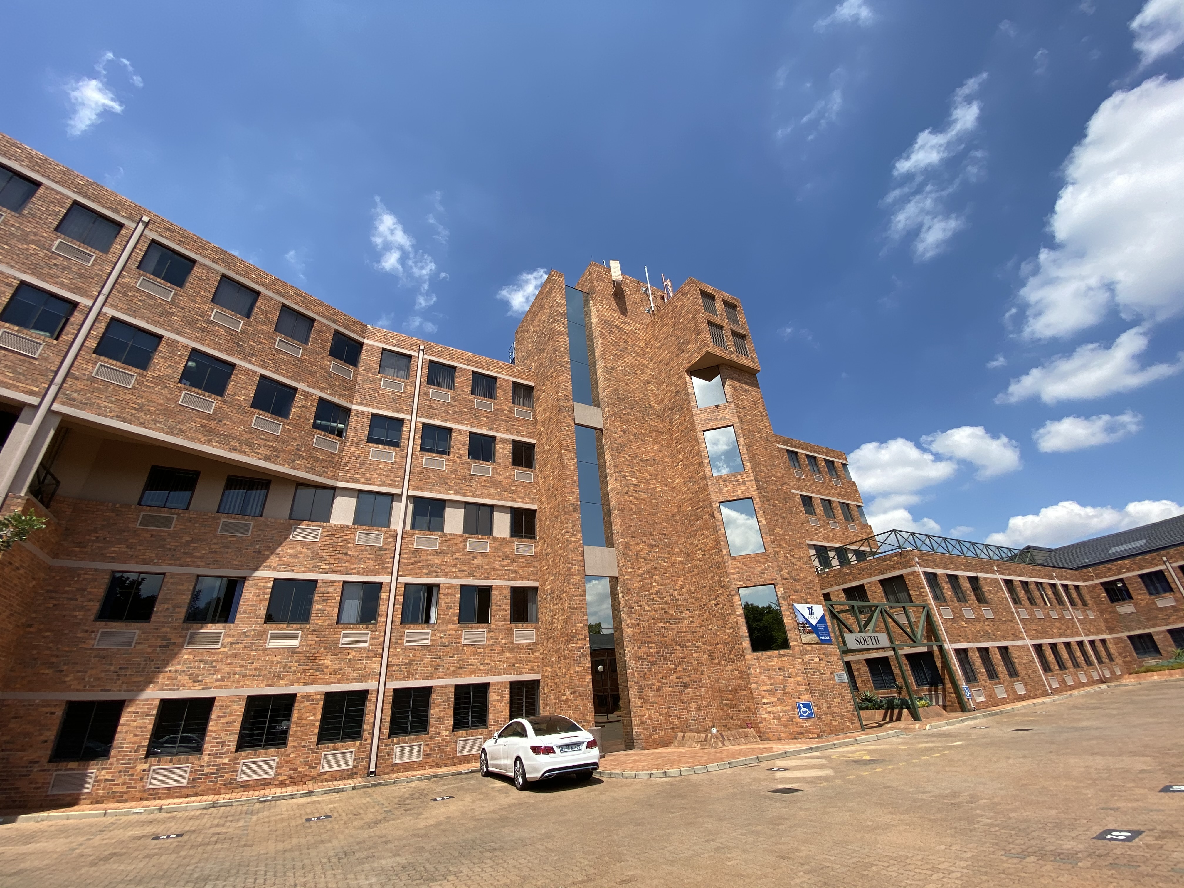 210m² Office Space to rent at Waterview Corner in Bruma