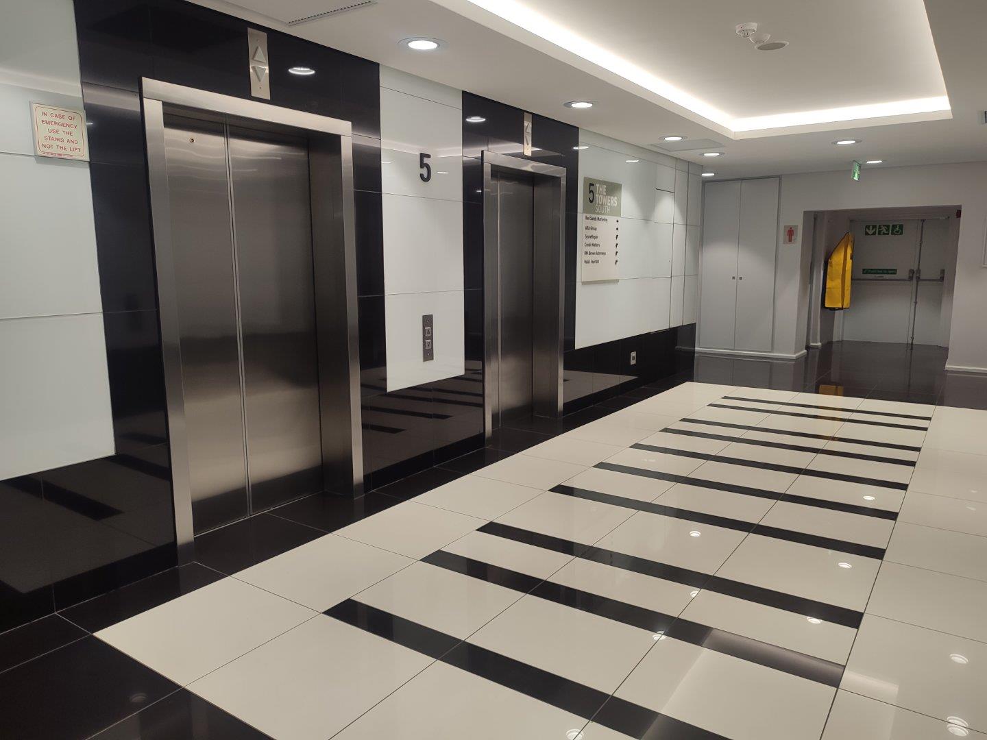 450m² Office Space to rent at The Towers  - Ex Standard Bank Centre in Cape Town CBD