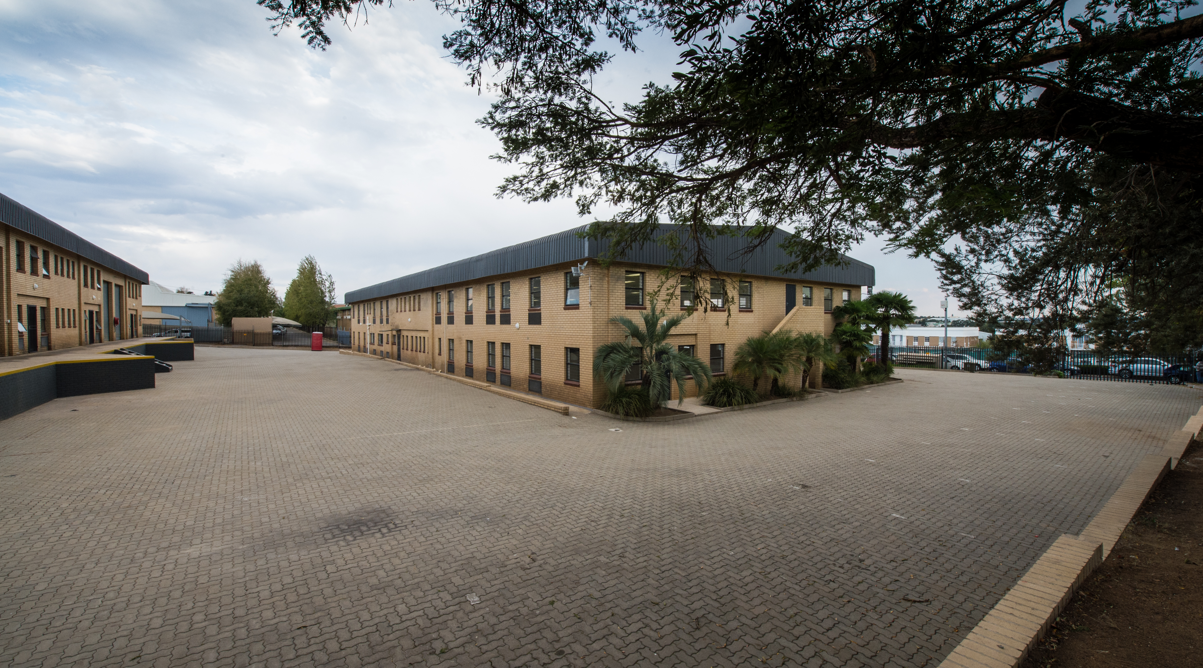 Warehouse to rent at 25 Superior Close in Midridge Park