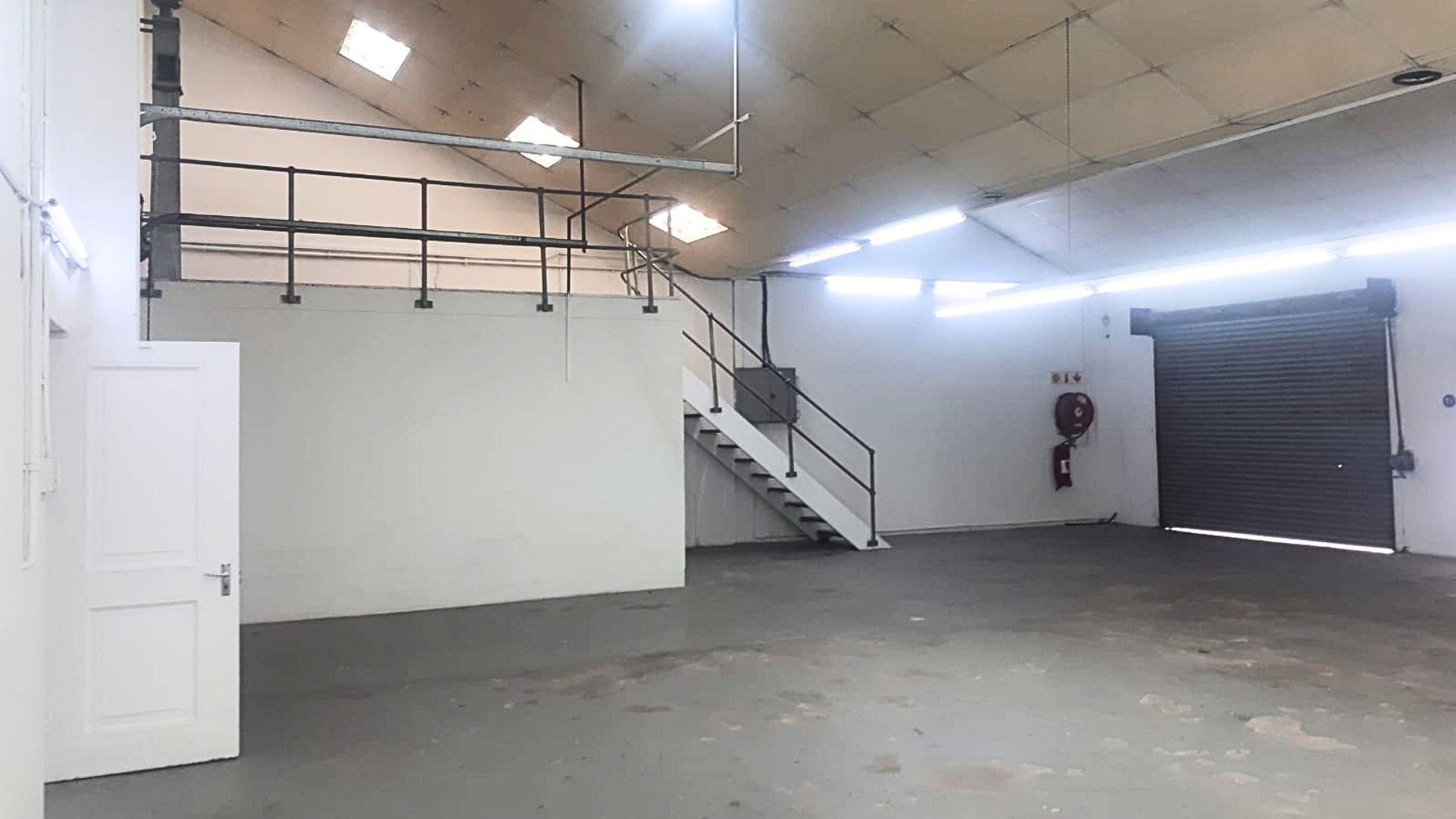 571m² Warehouse to rent at 28 Marine Drive in Paarden Eiland