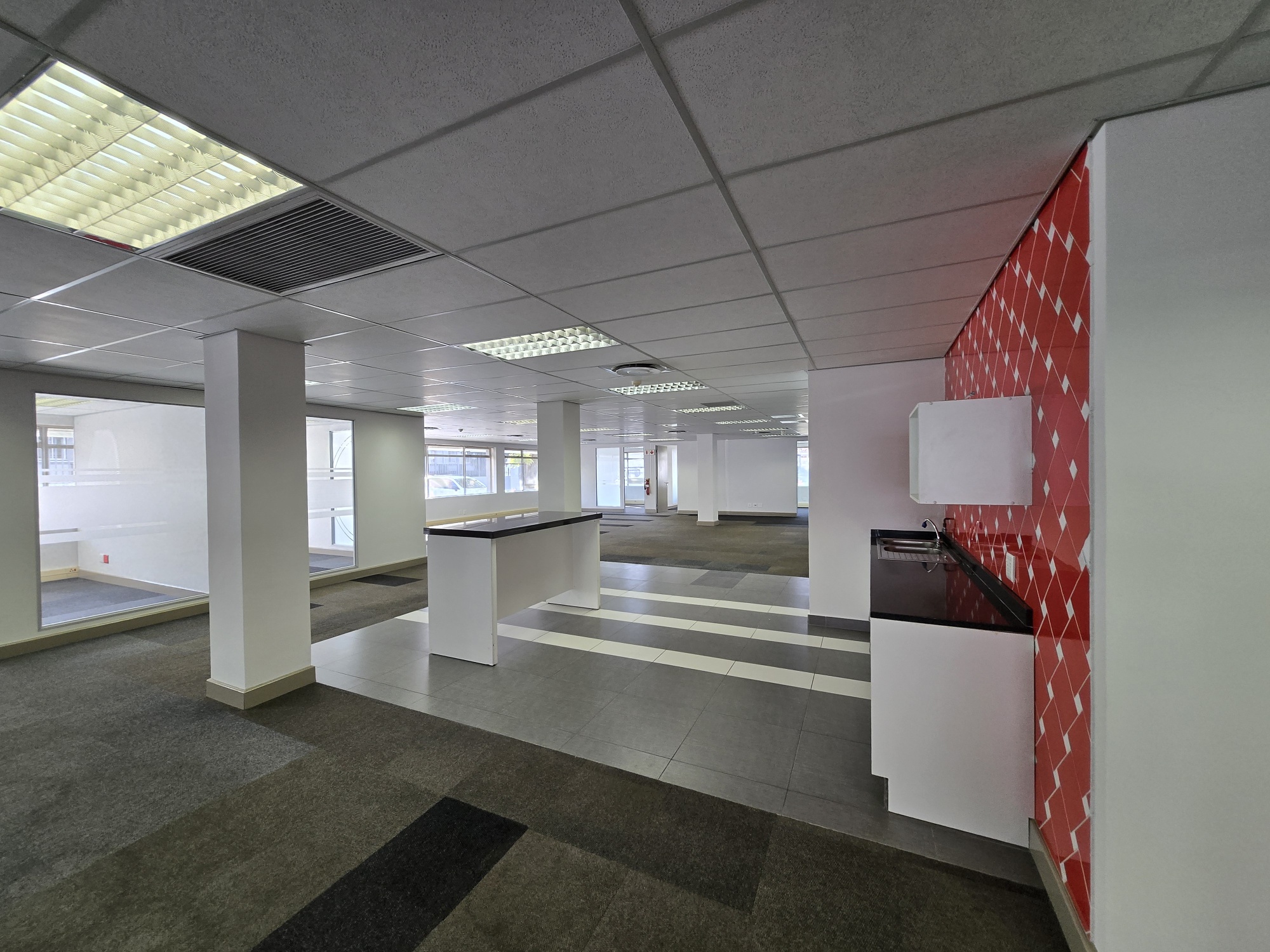 938m² Office Space to rent at 33 Fricker Road in Illovo