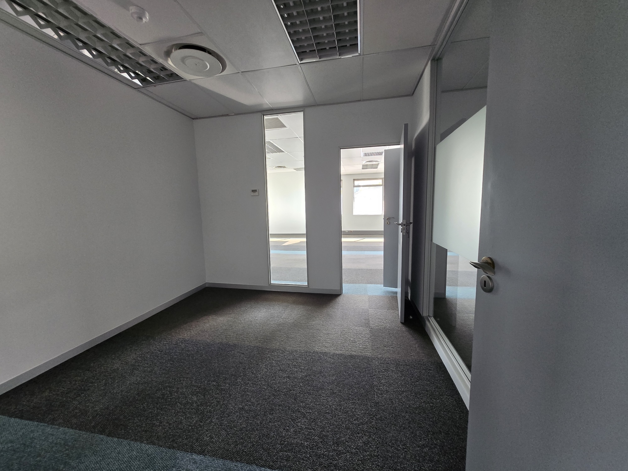 937m² Office Space to rent at 33 Fricker Road in Illovo
