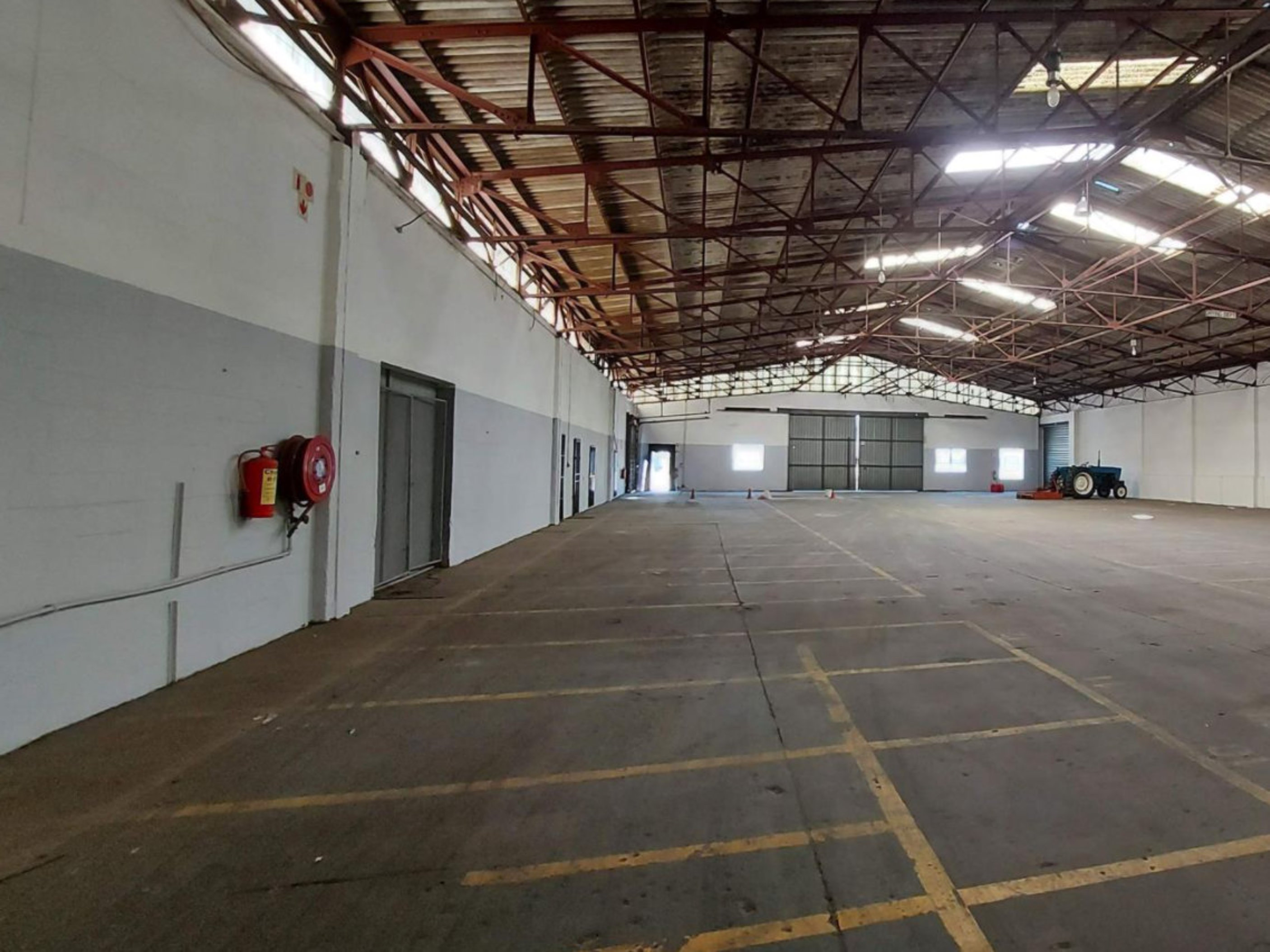 1 240m² Warehouse to rent at 33 Industria Ring Road - Parow Industria in Parow Industria