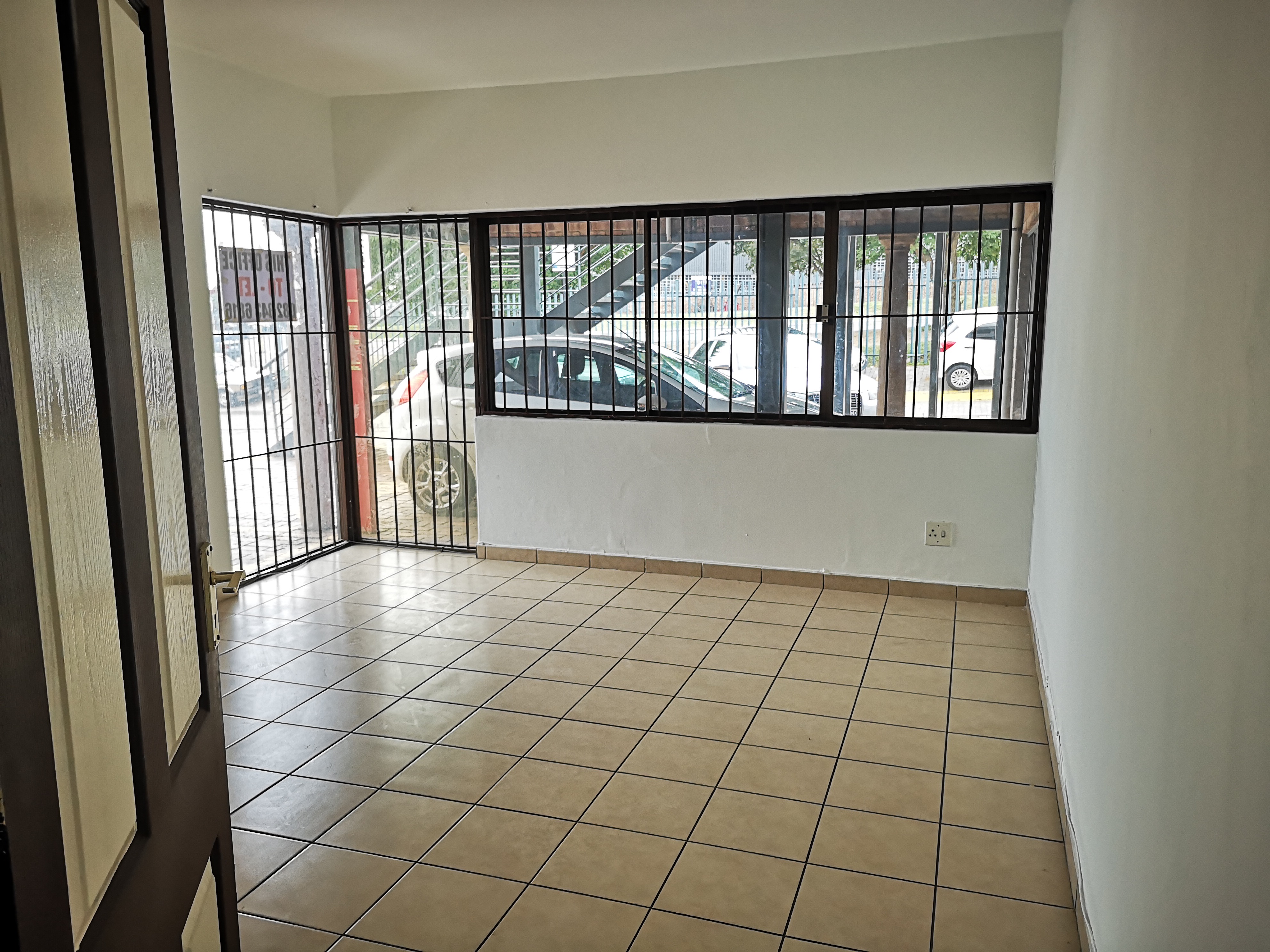 80m² Office Space to rent at 82 Richards Drive in Midrand