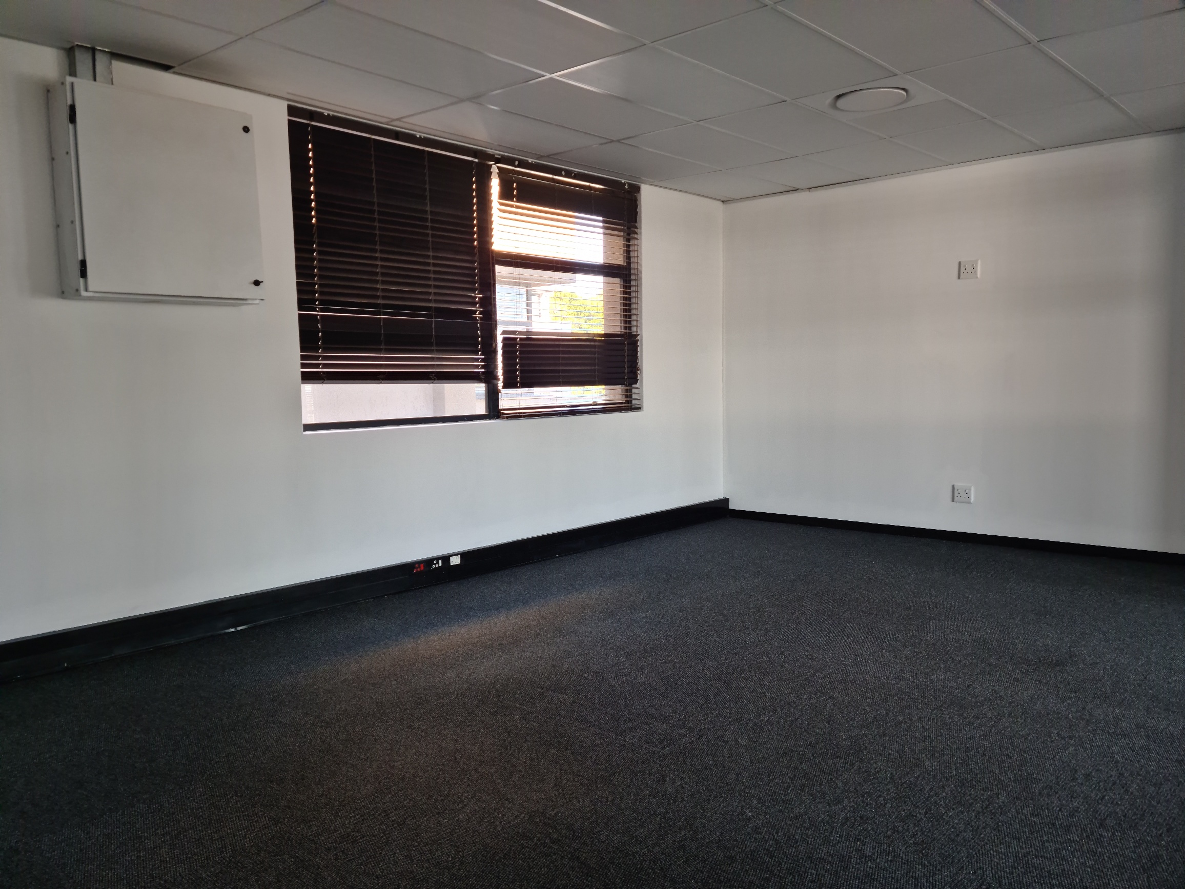 487m² Office Space to rent at Commerce Square in Sandhurst