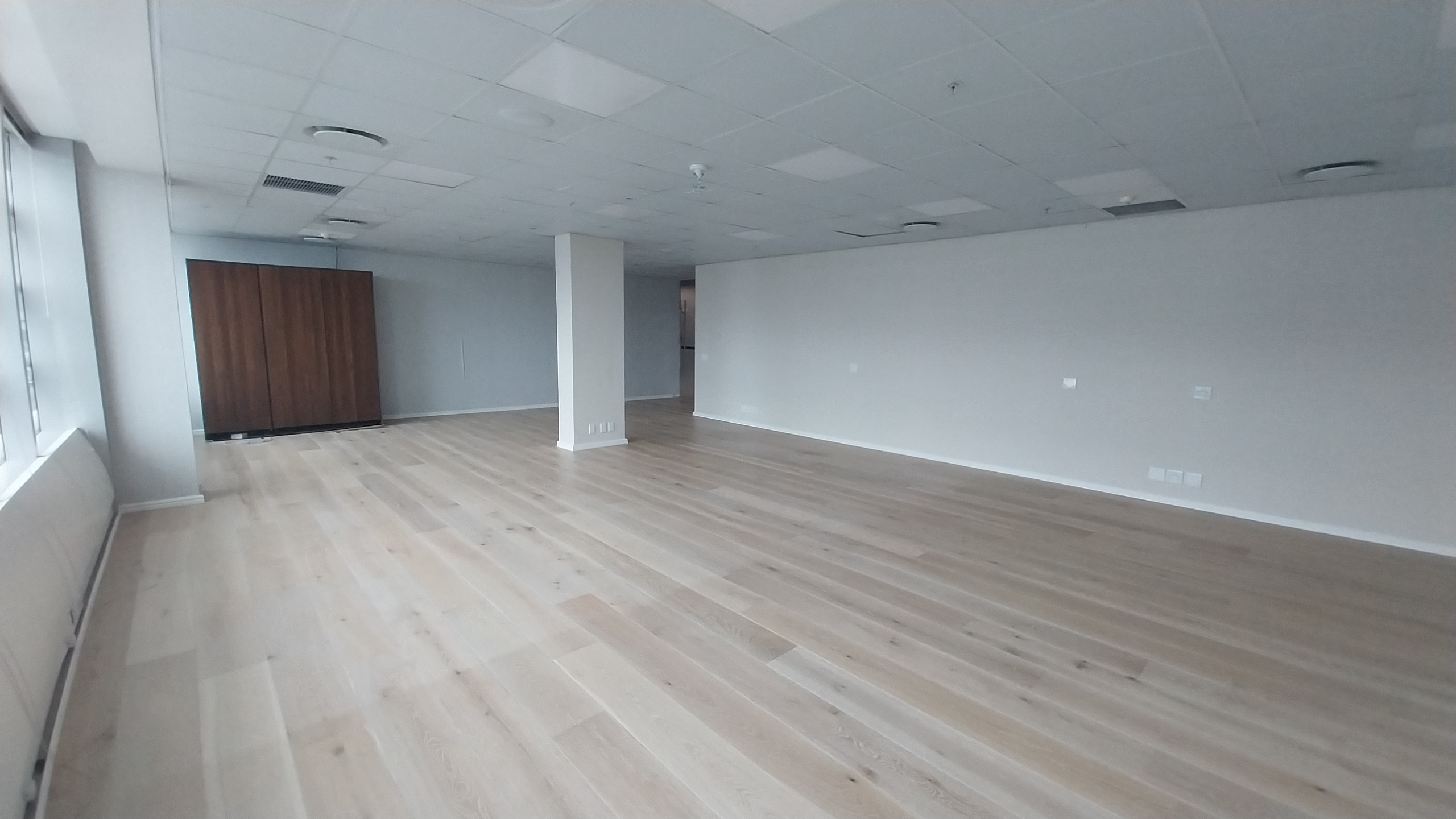 231m² Office Space to rent at Convention Tower in Foreshore
