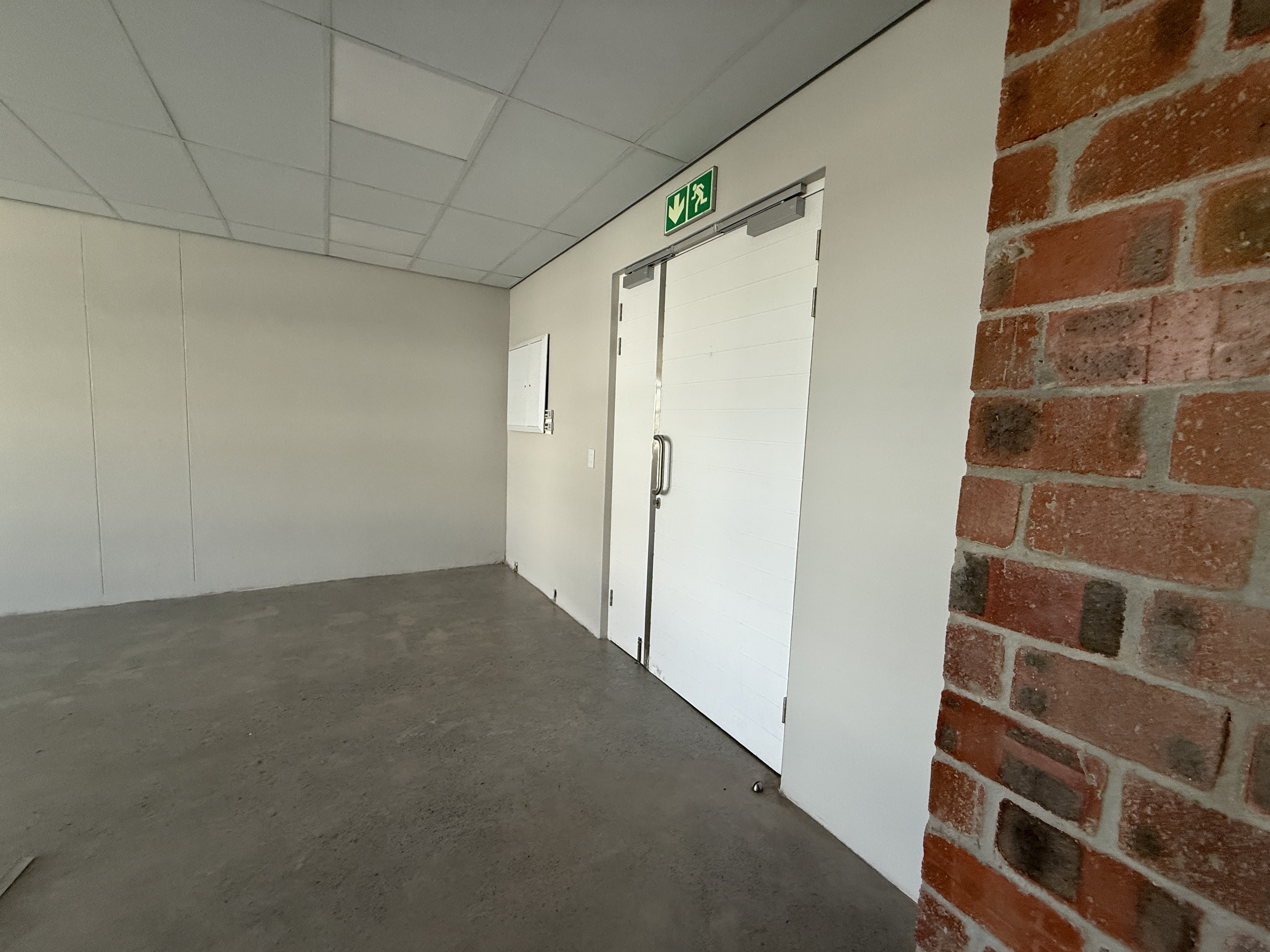 92m² Office Space to rent at Halo Medical Suites Paardevlei in Paardevlei
