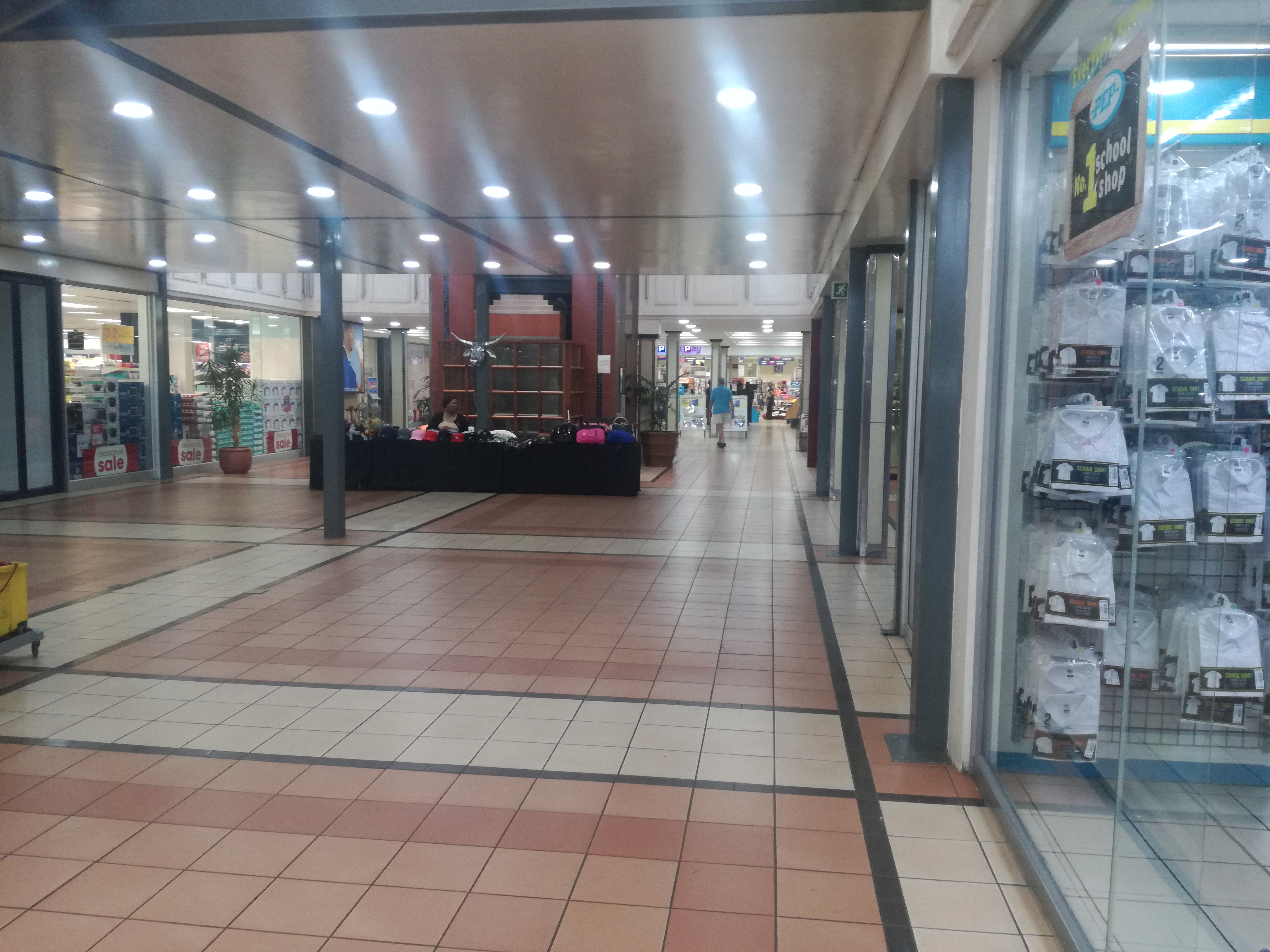 Retail Shops to rent at Heathway Centre in Cresta
