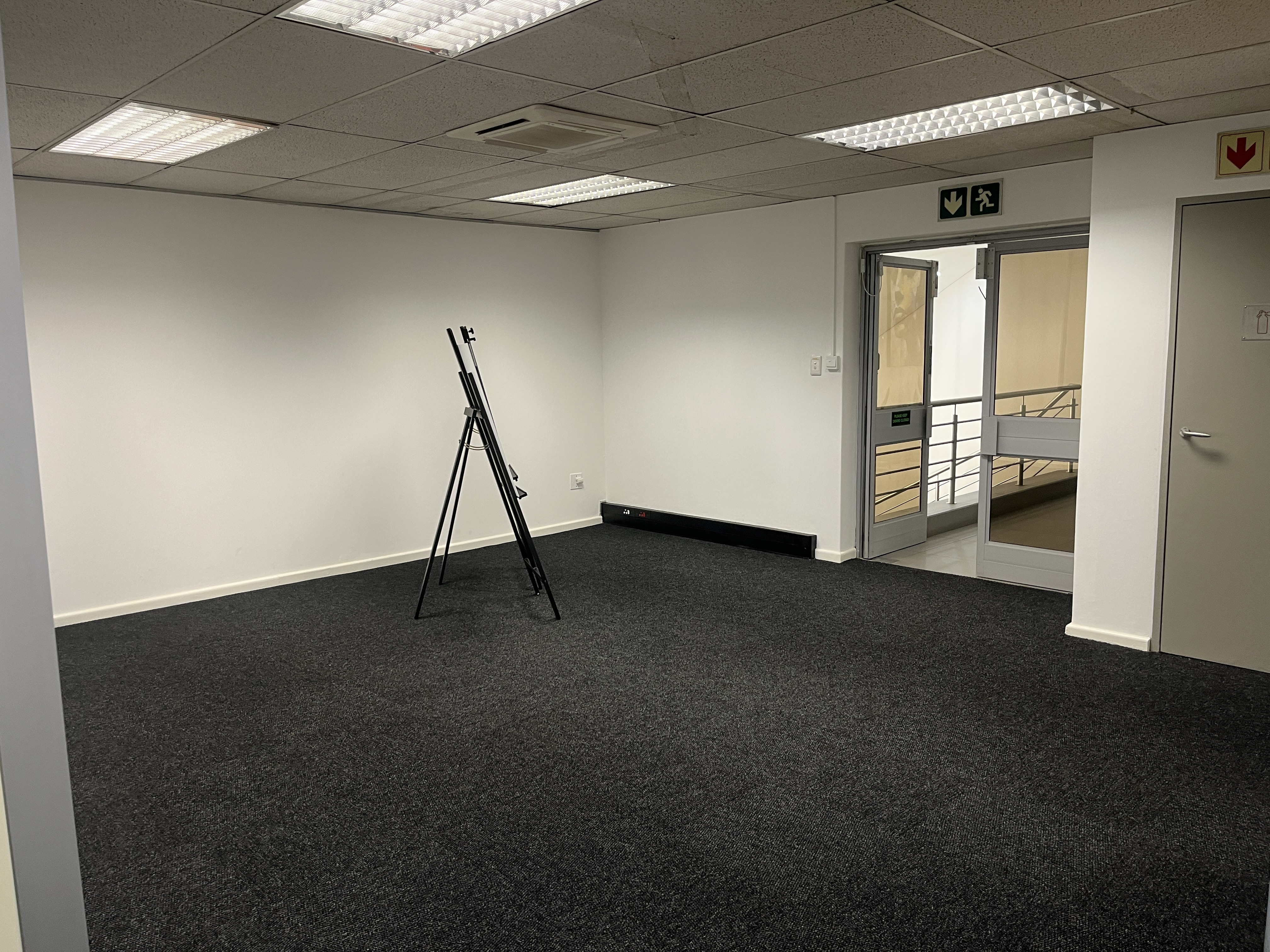 400m² Office Space to rent at Hurlingham Office Park in Hurlingham