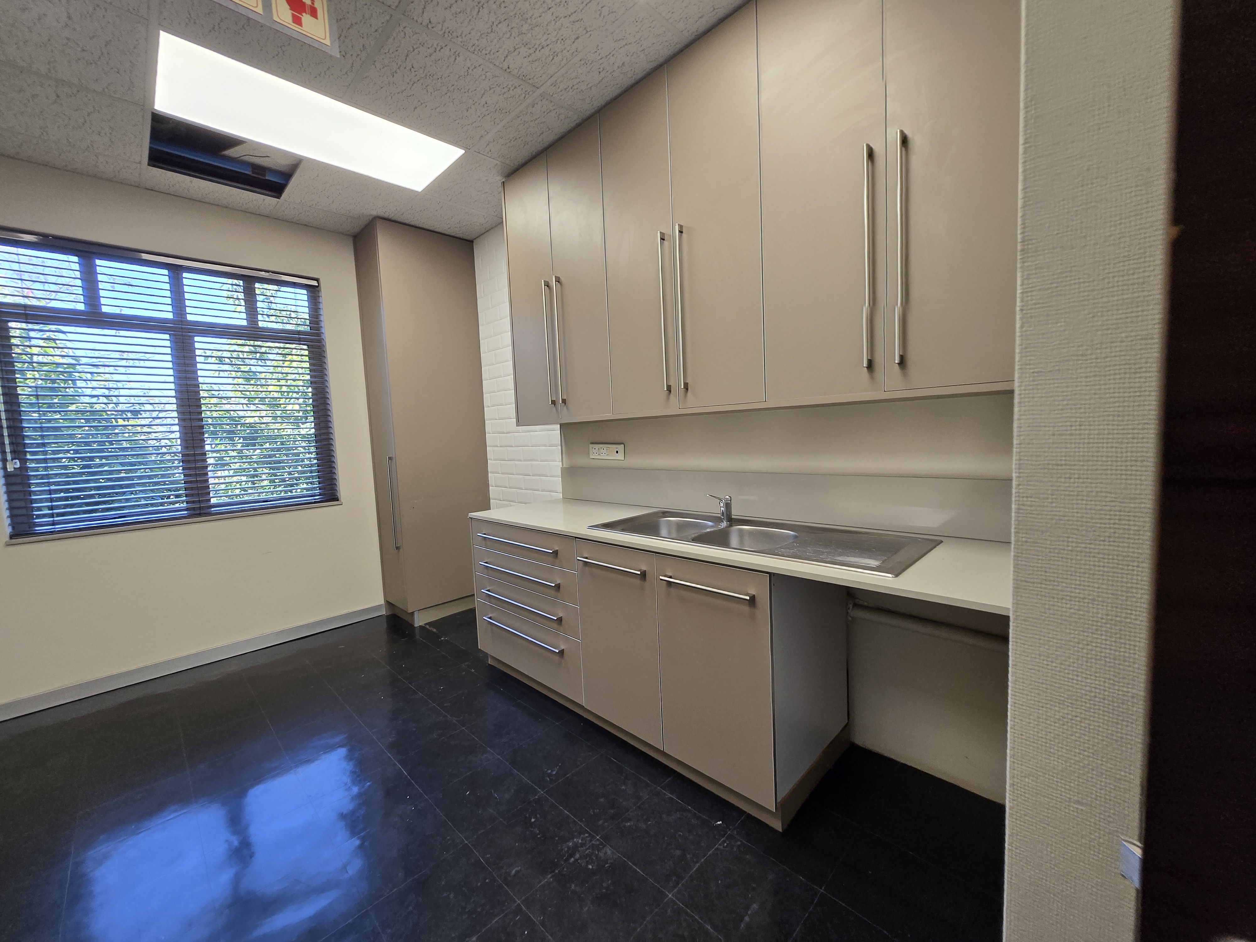 1 013m² Office Space to rent at Illovo Corner in Illovo