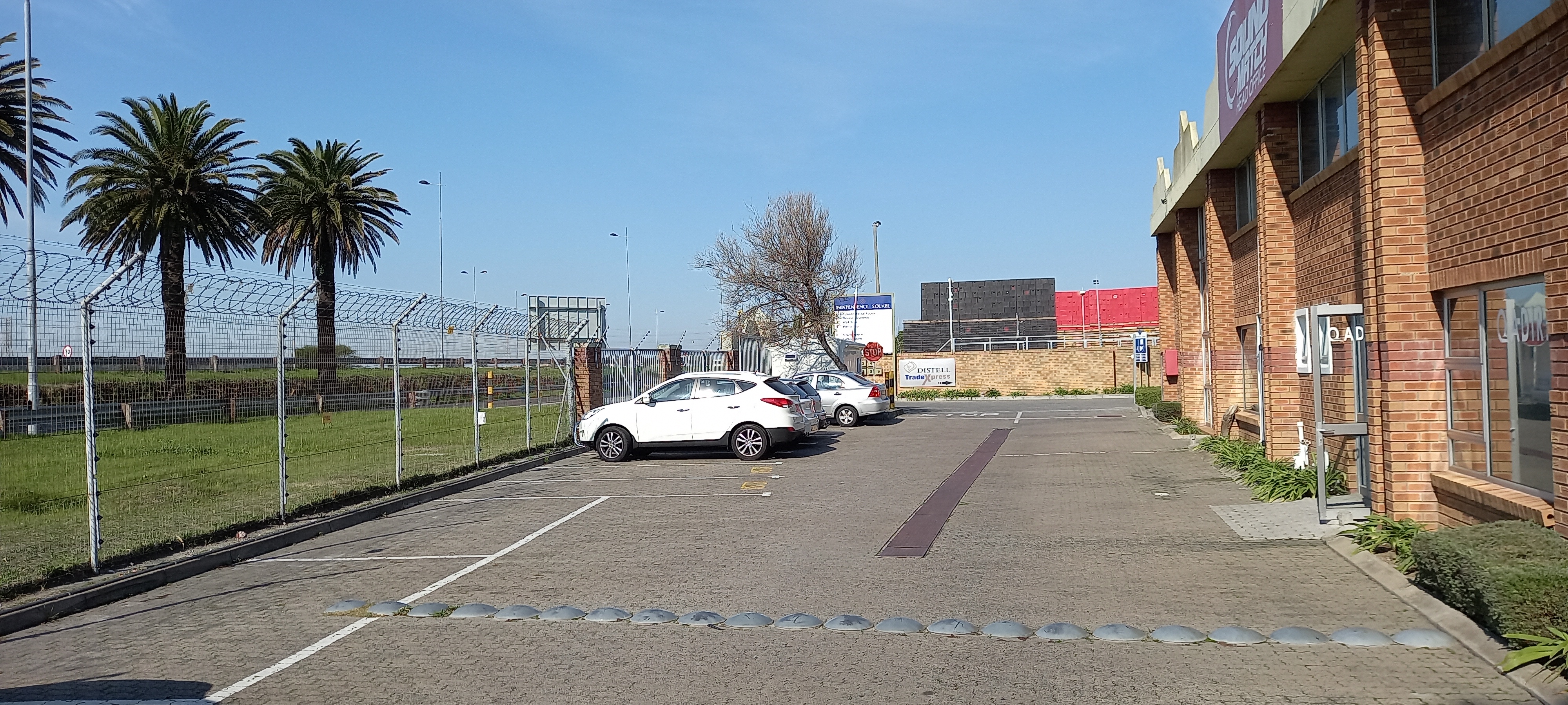 2 094m² Warehouse to rent at Independence Square in Ottery