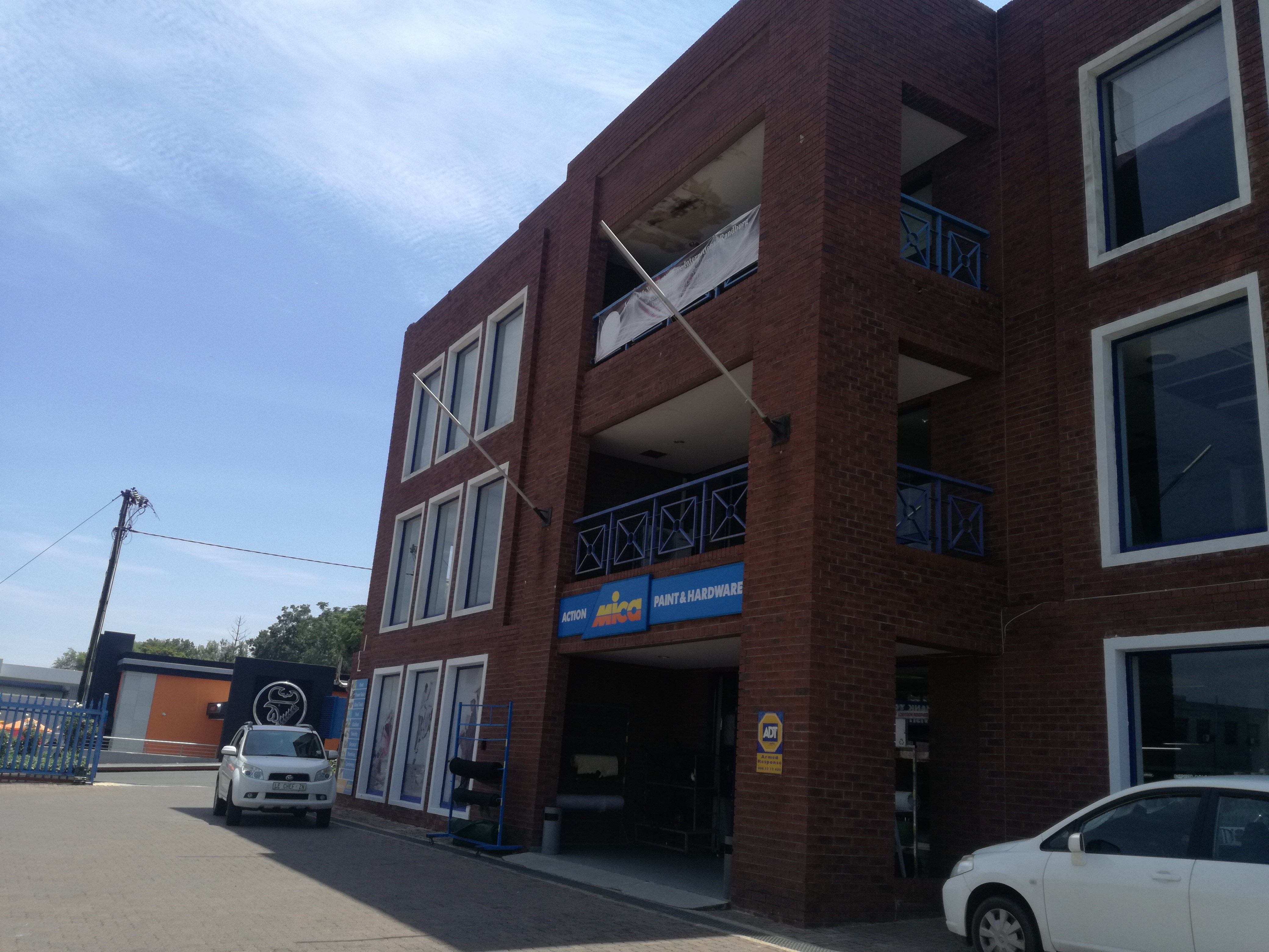 559m² Office Space to rent at Kensington B in Kensington B