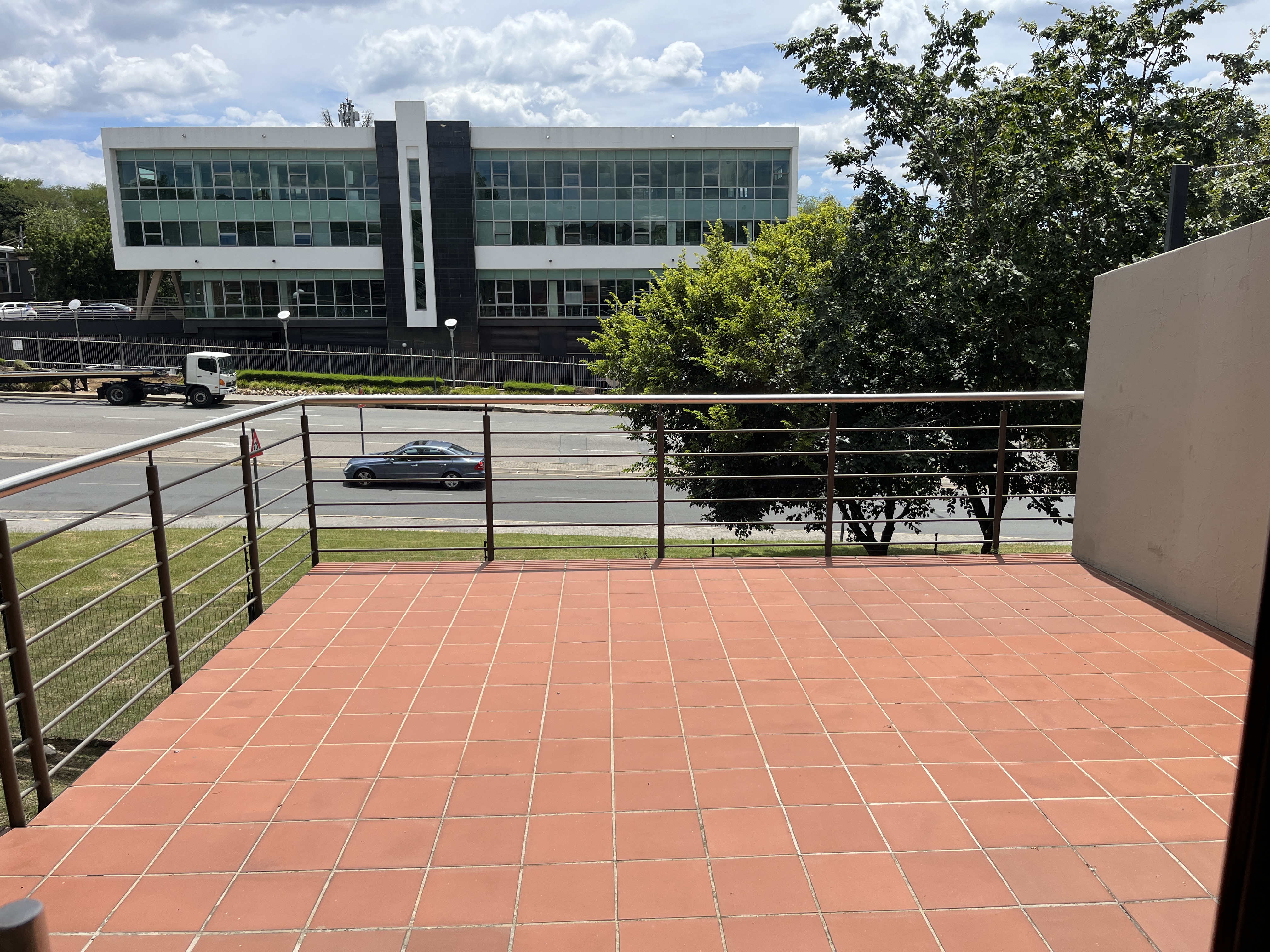 Office Space to rent at Little Fourways Office Park in Magaliessig