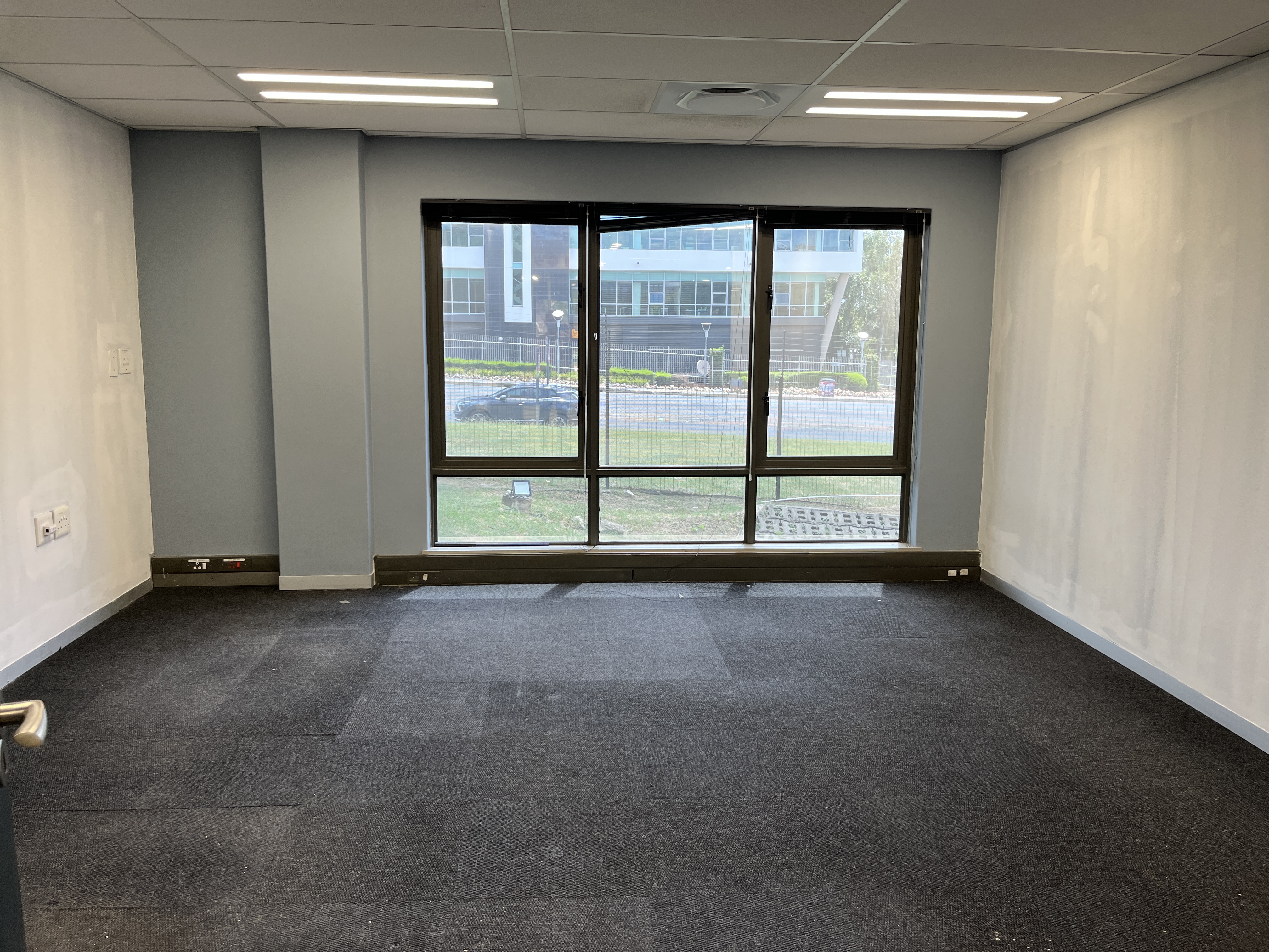345m² Office Space to rent at Little Fourways Office Park in Magaliessig