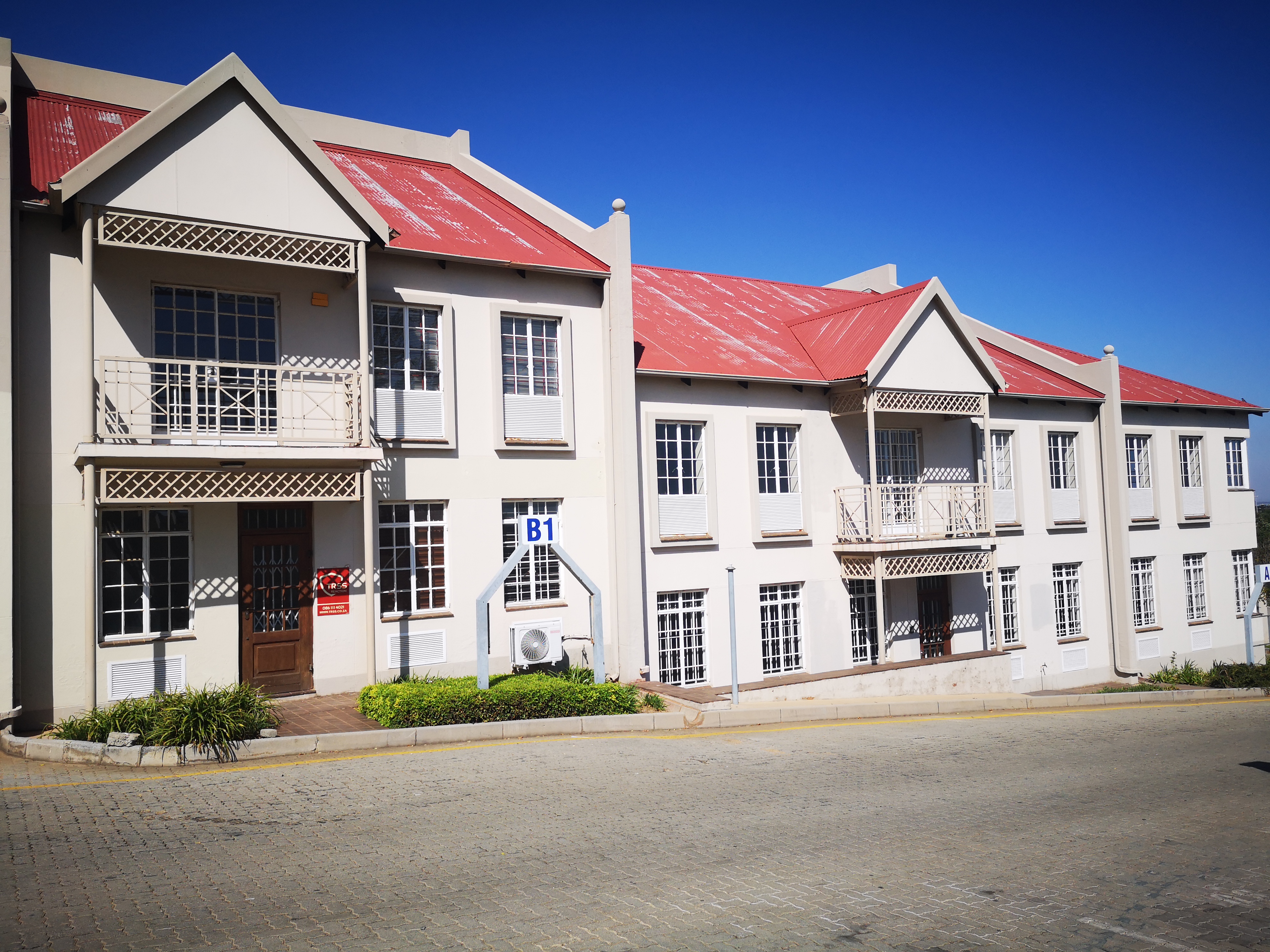 Warehouse to rent at Mount Royal Business Park in Halfway House
