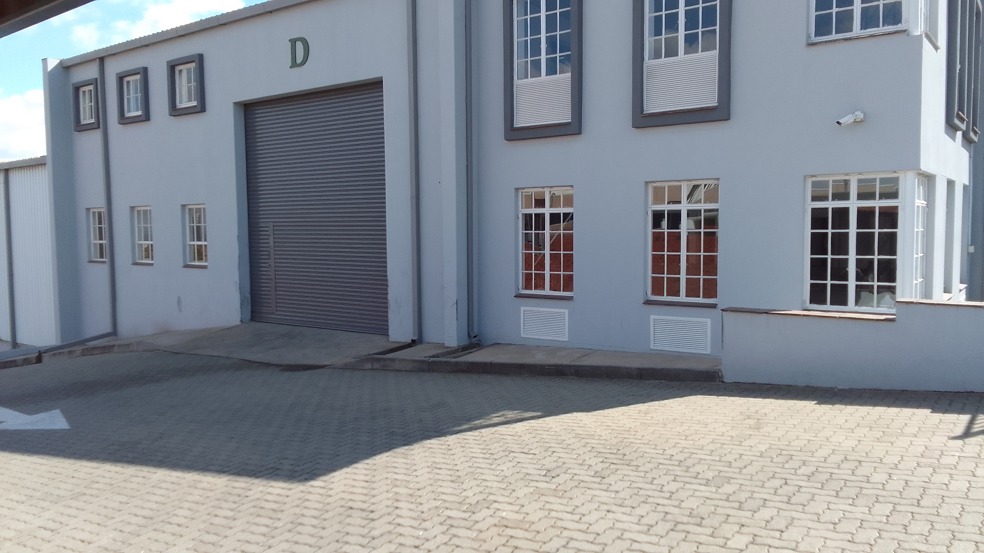 Warehouse to rent at Mount Royal Business Park in Halfway House