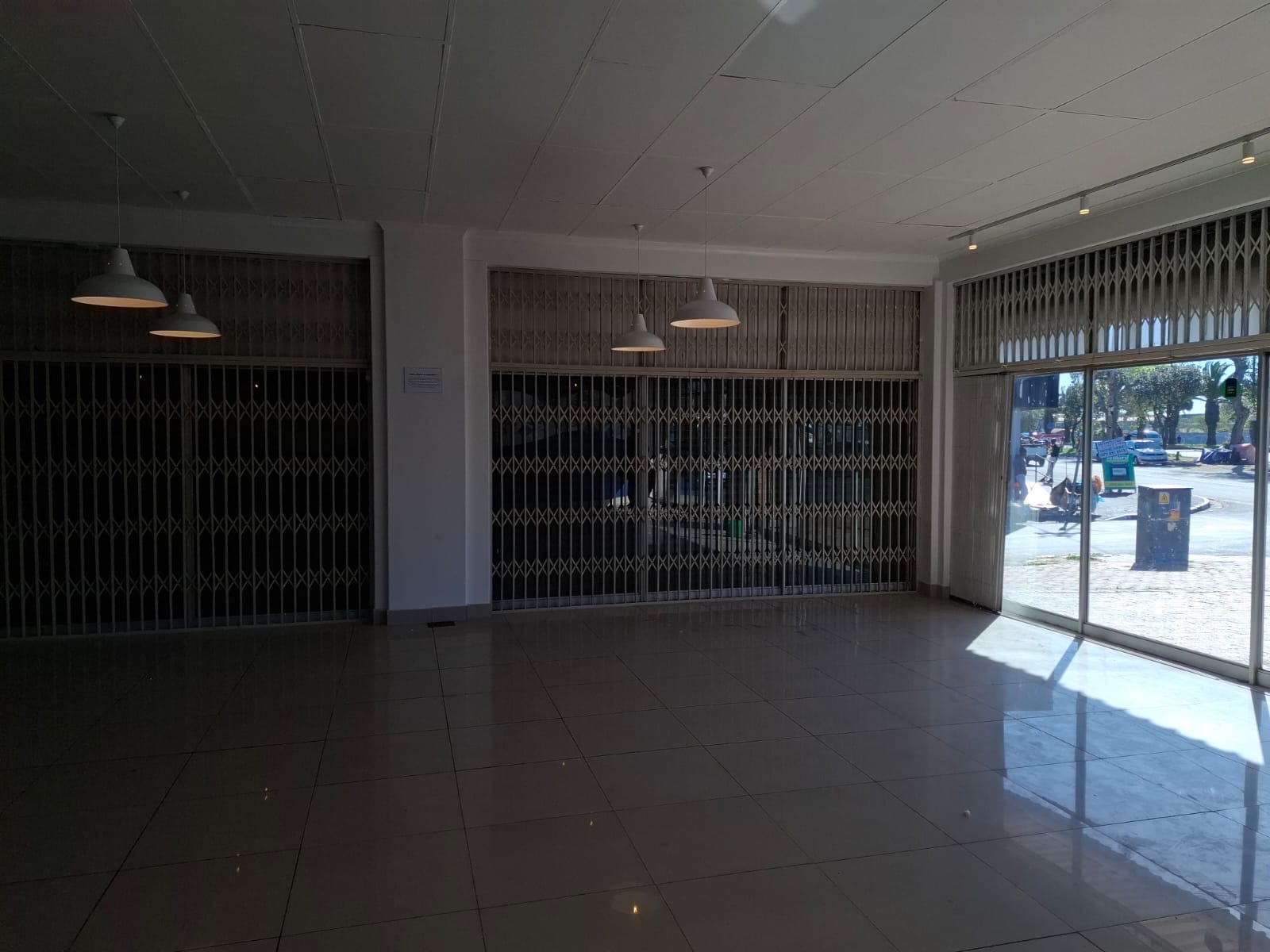 167m² Retail Shops to rent at Royker Centre in Athlone