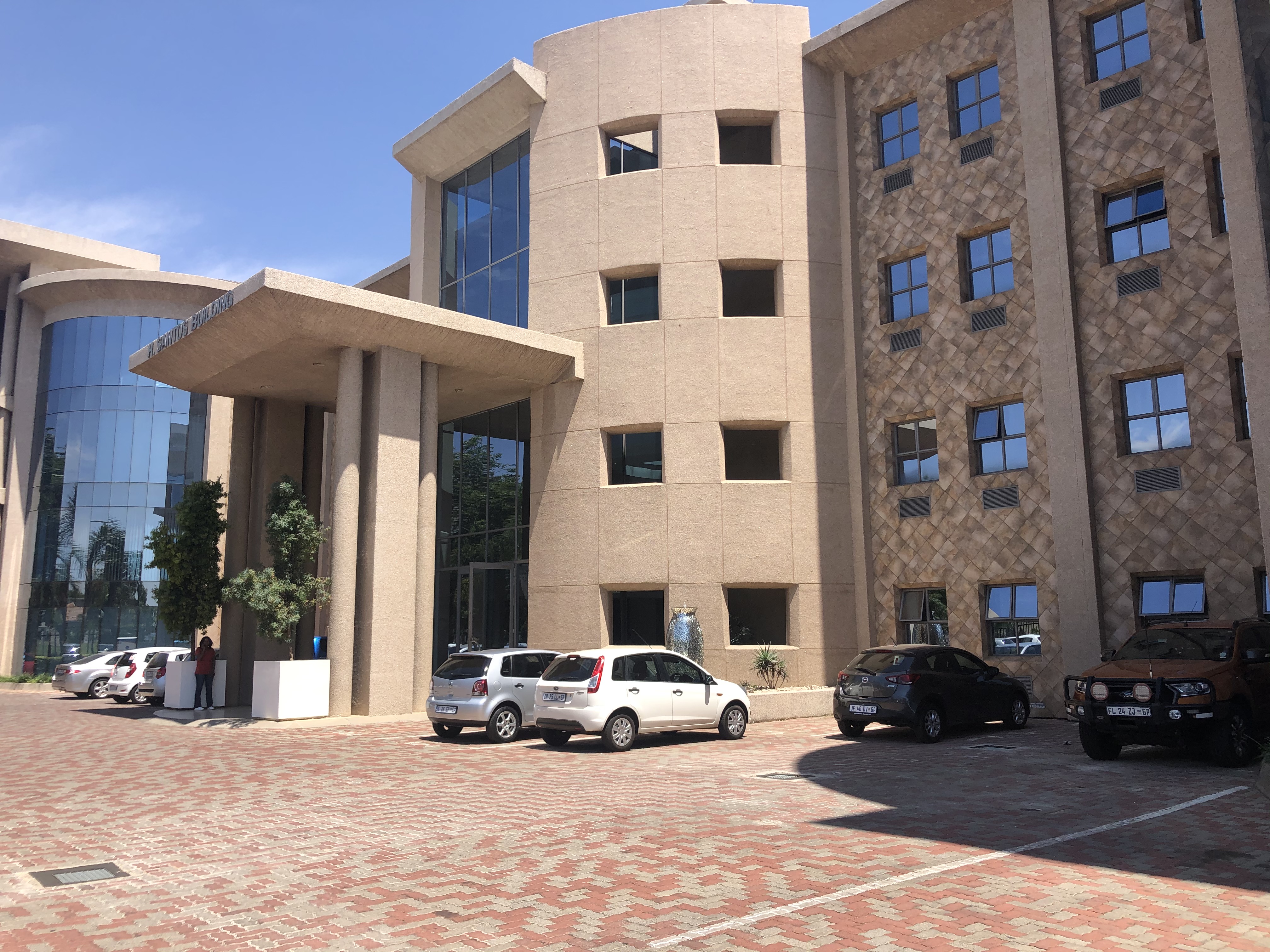 Office Space to rent at Santos Building in Bruma