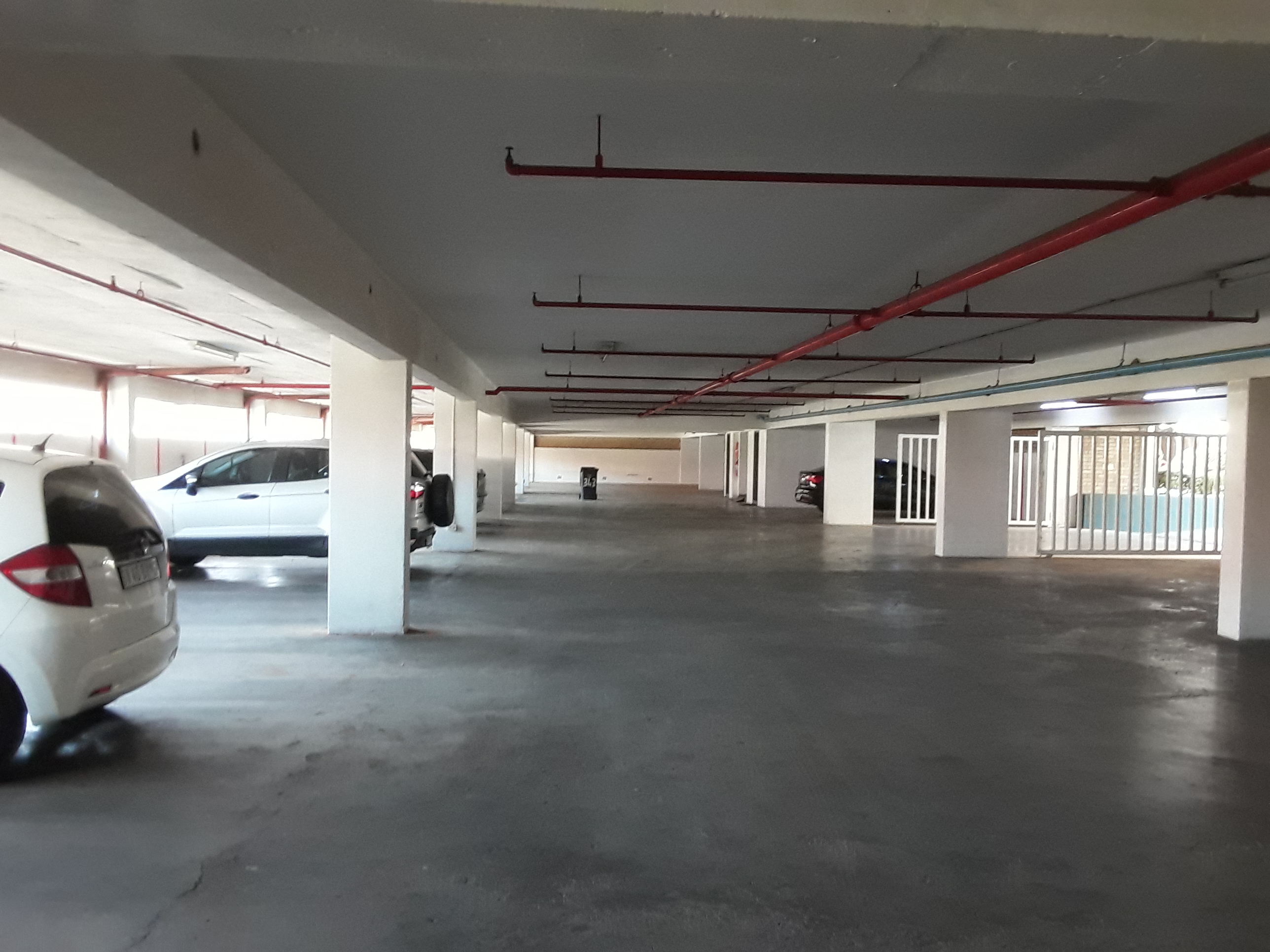 400m² Office Space to rent at Surrey Ave in Ferndale