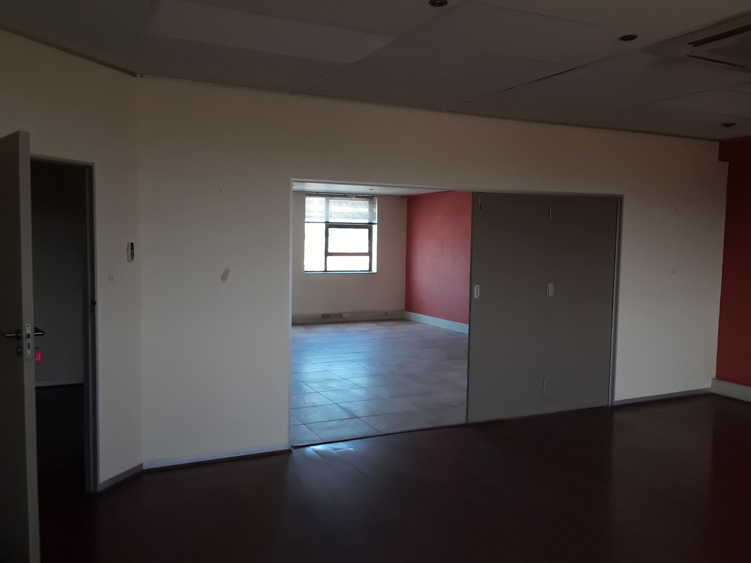 800m² Office Space to rent at Surrey Ave in Ferndale