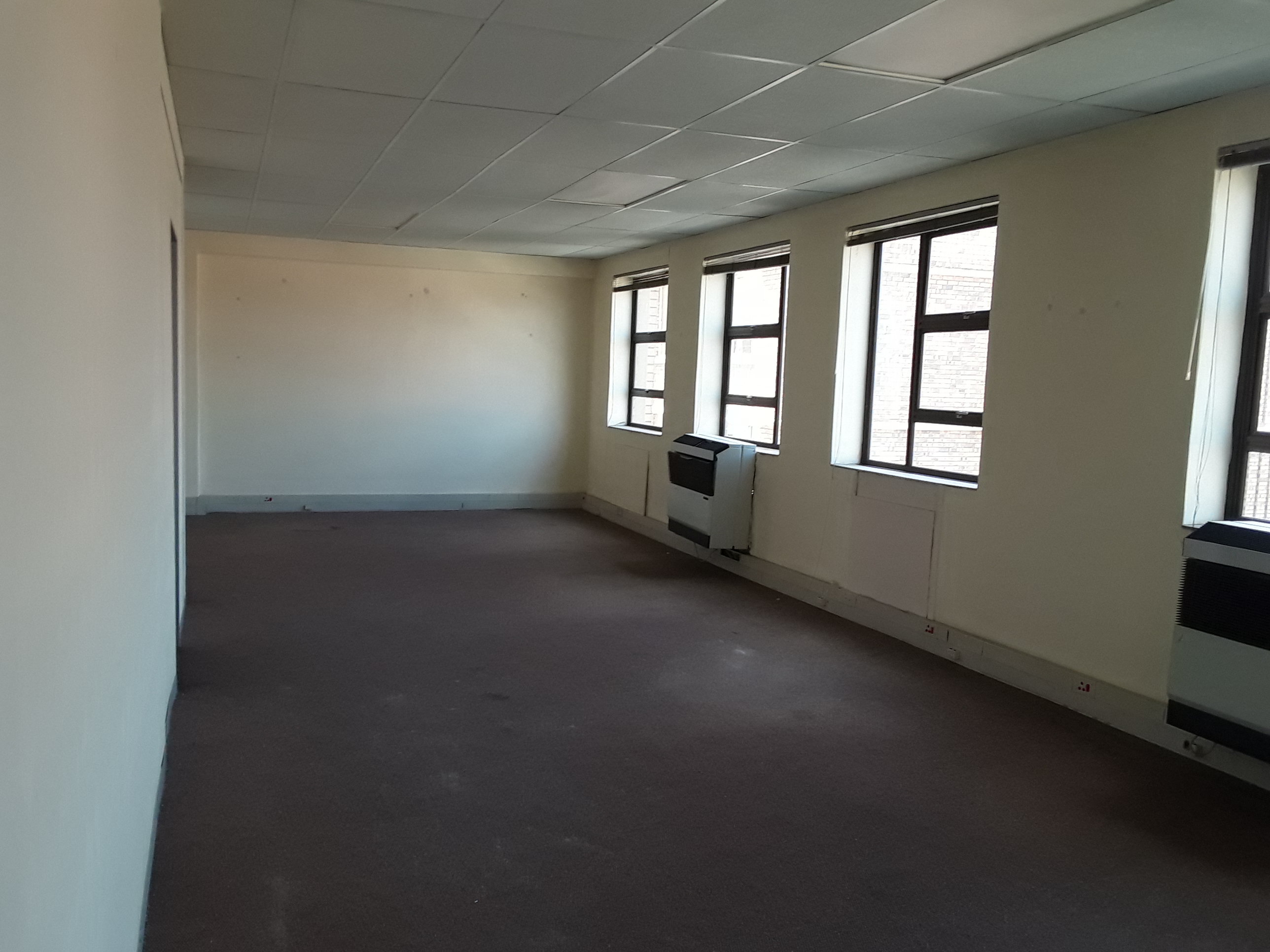 800m² Office Space to rent at Surrey Ave in Ferndale
