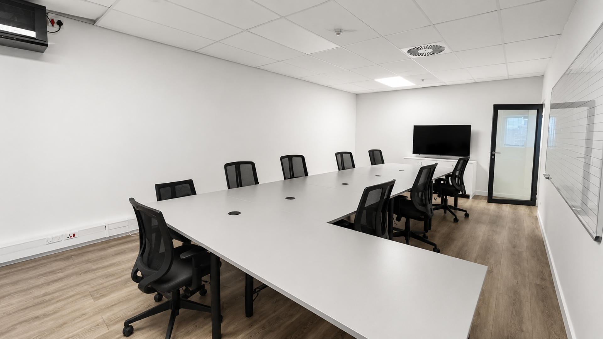 166m² Office Space to rent at The Towers  - Ex Standard Bank Centre in Cape Town CBD