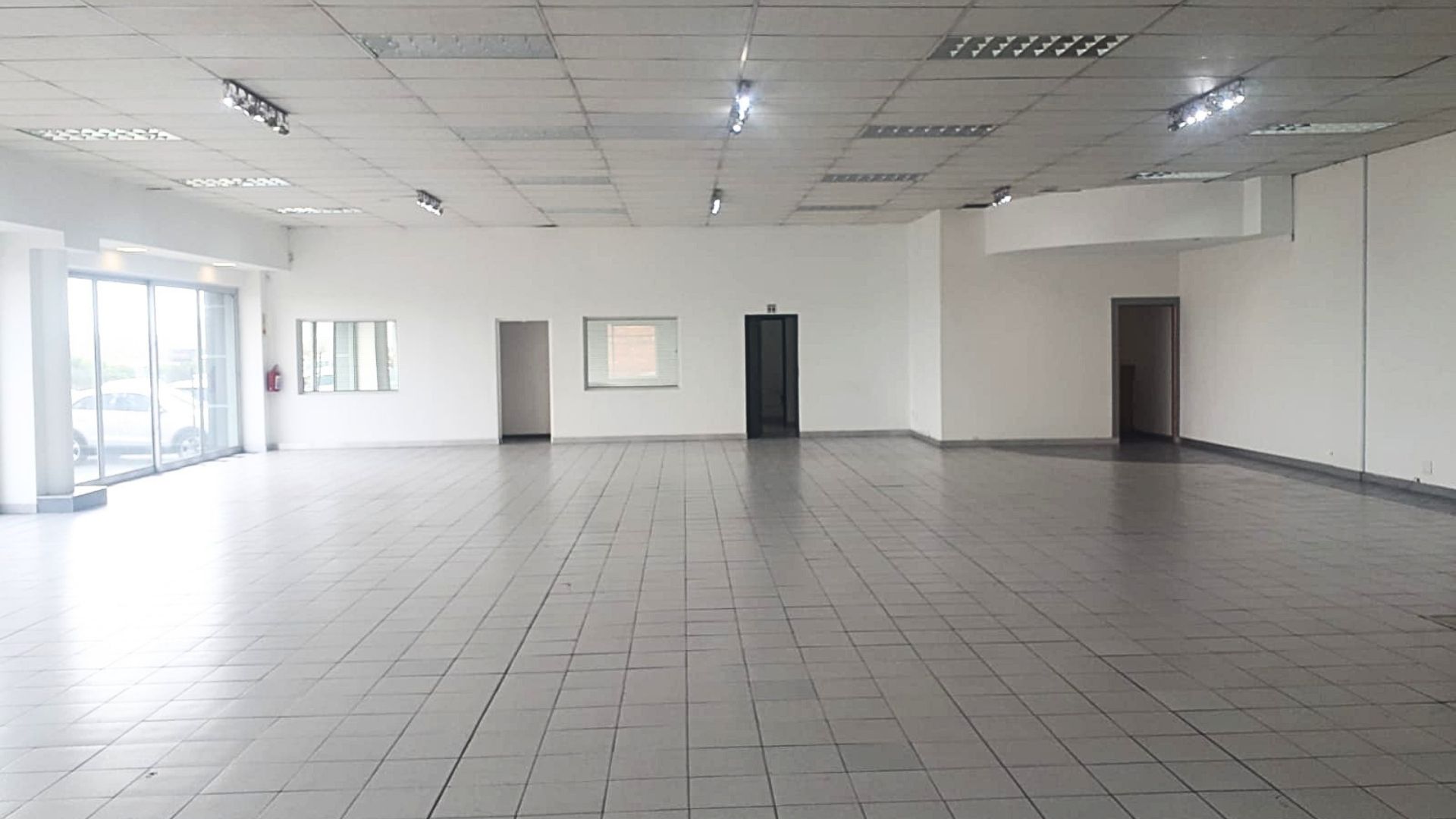 571m² Warehouse to rent at 28 Marine Drive in Paarden Eiland