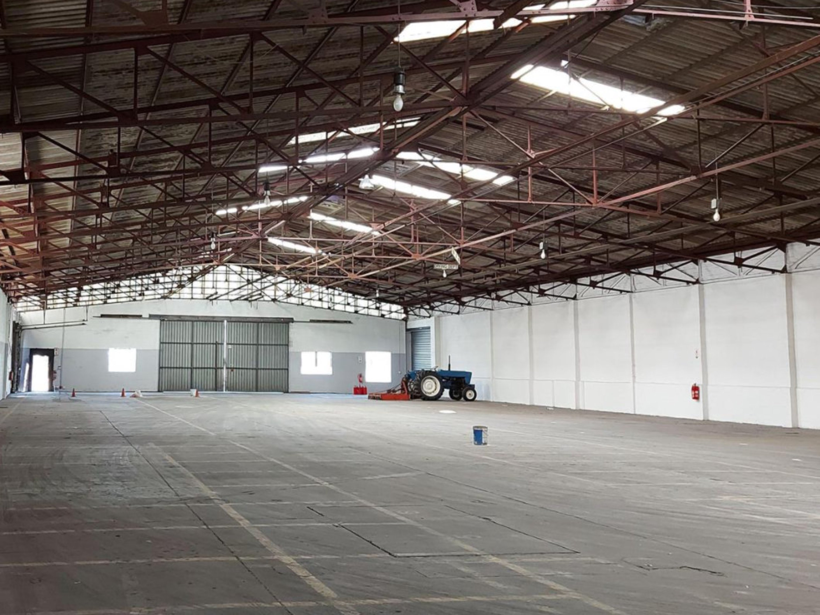 1 240m² Warehouse to rent at 33 Industria Ring Road - Parow Industria in Parow Industria