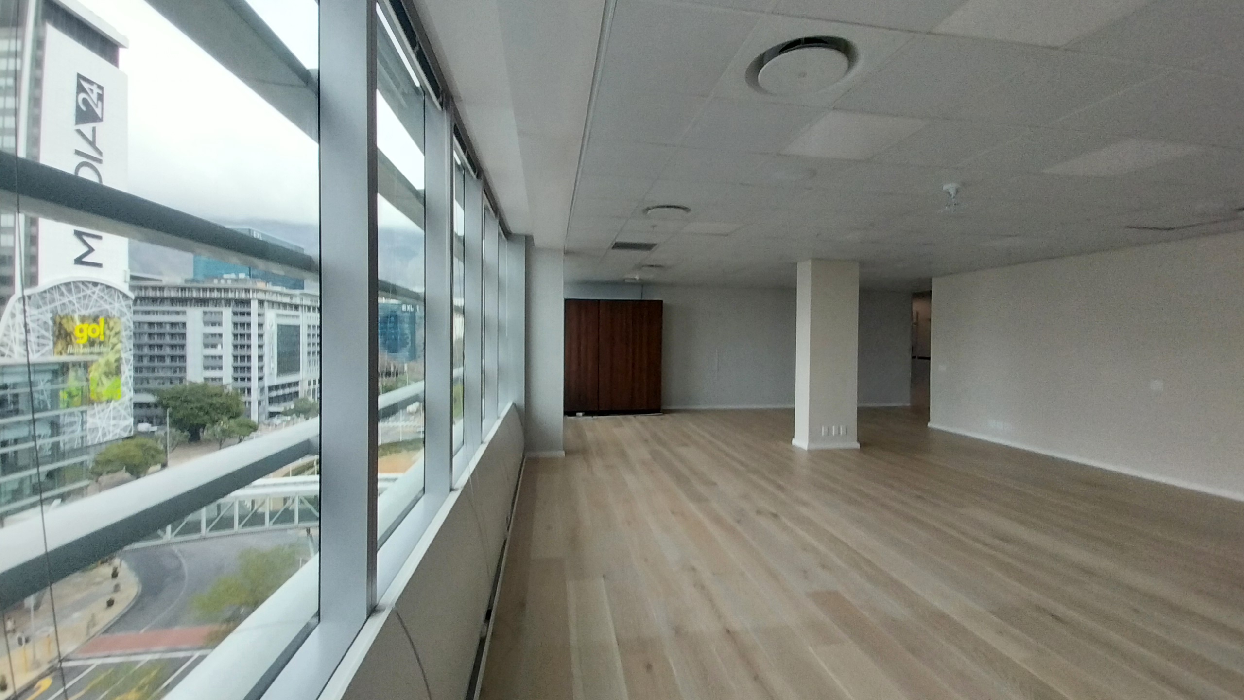 231m² Office Space to rent at Convention Tower in Foreshore
