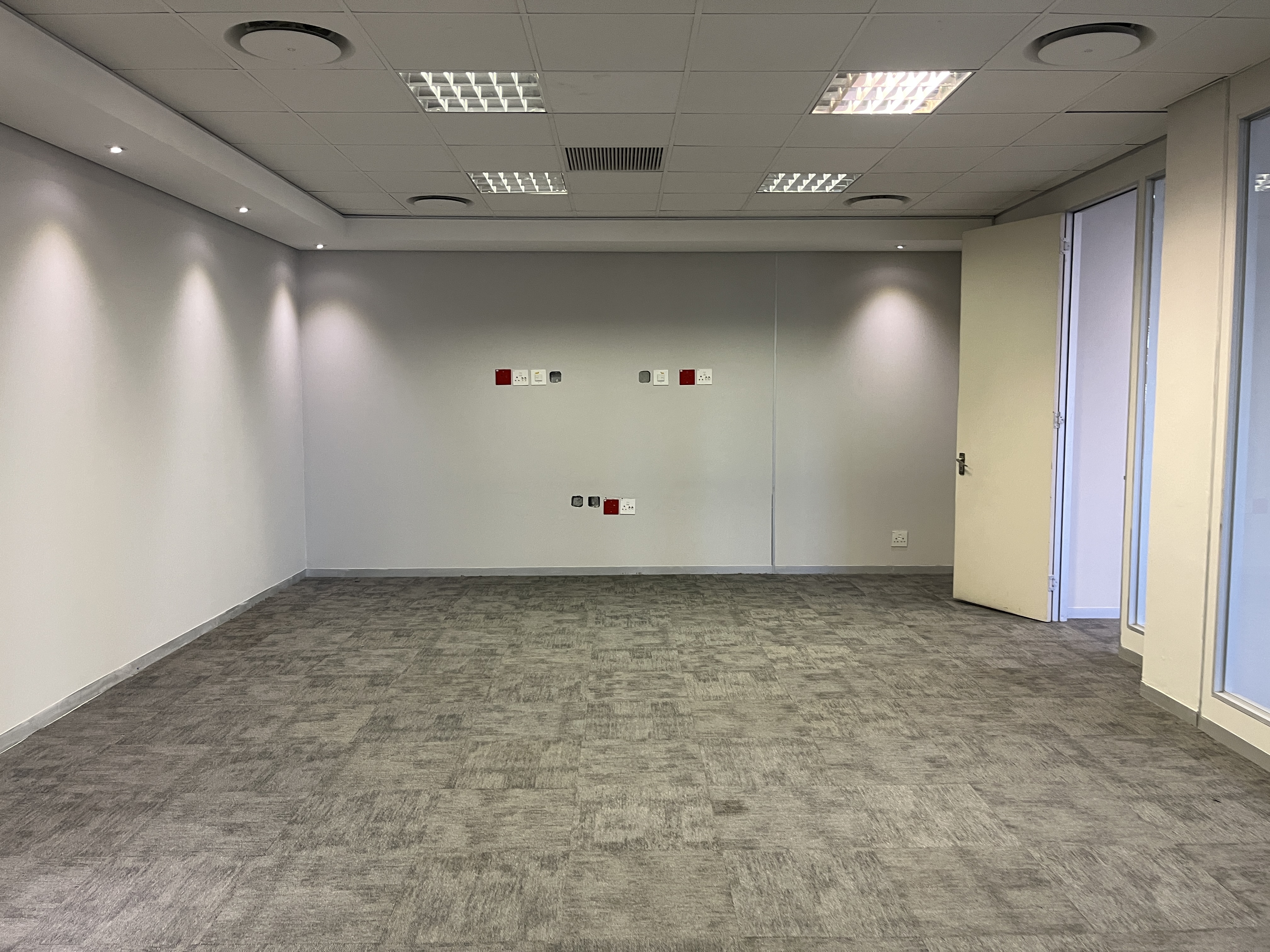 287m² Office Space to rent at Design Quarter Retail Offices in Fourways