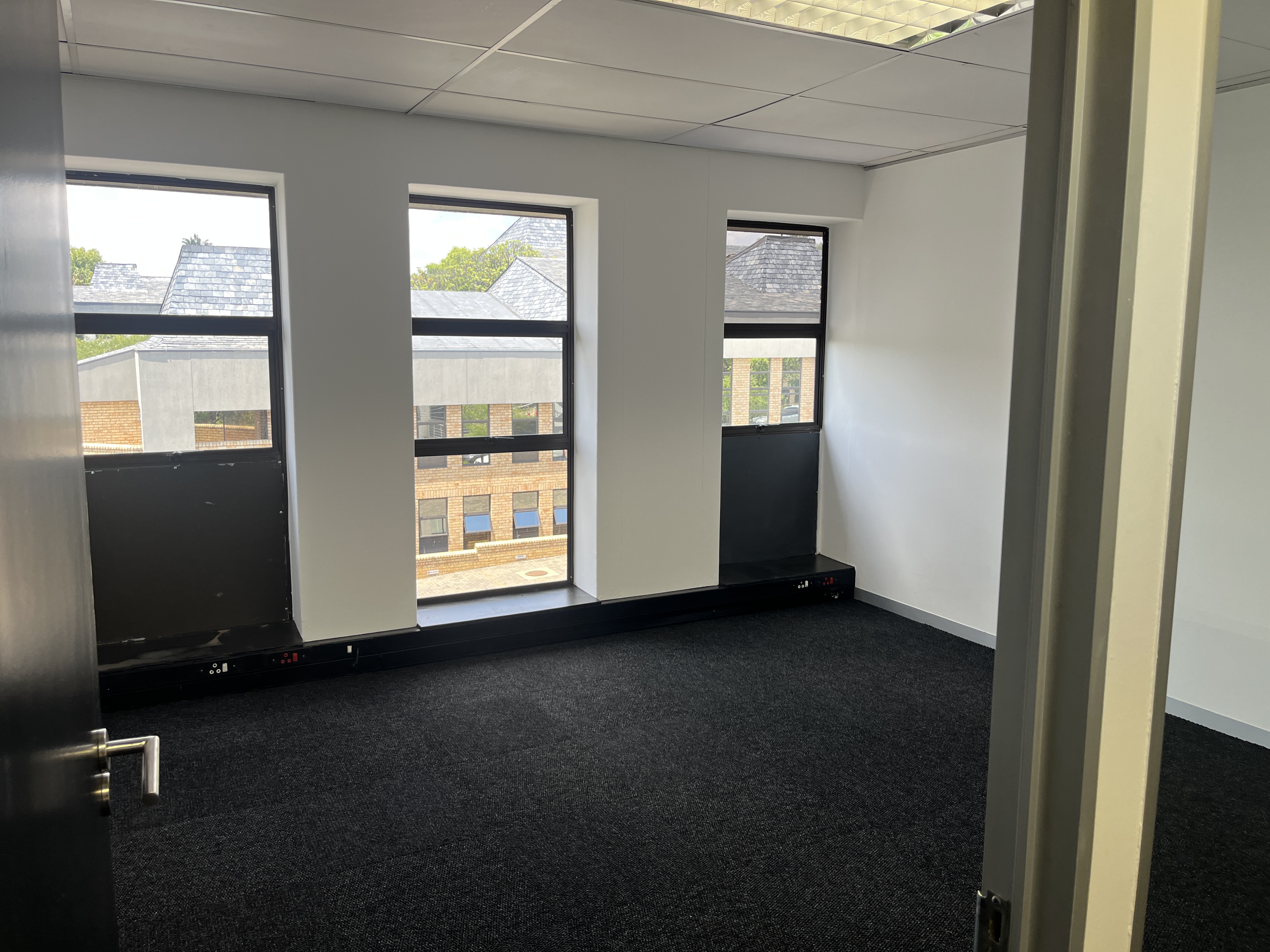 120m² Office Space to rent at Hurlingham Office Park in Hurlingham