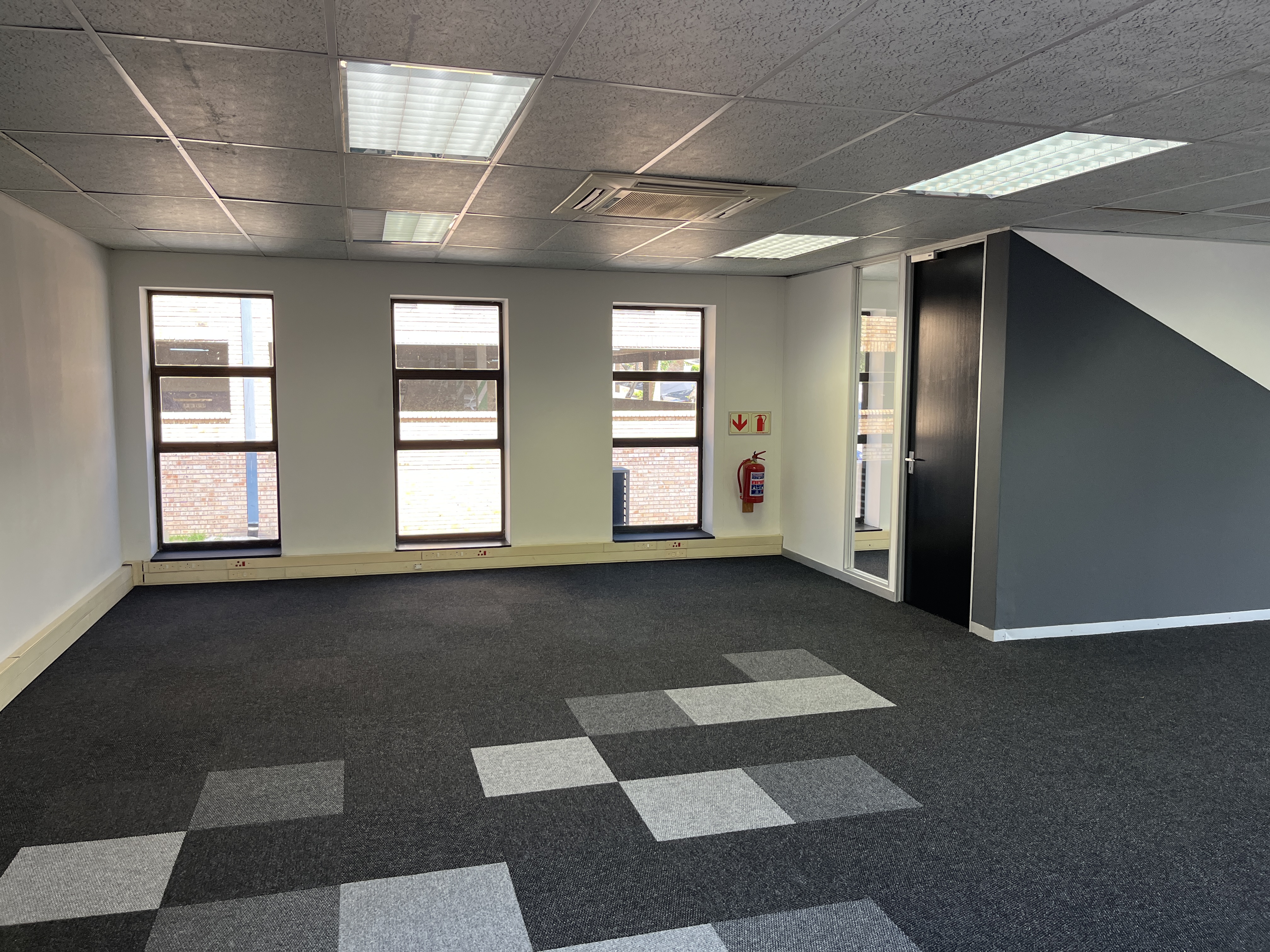 277m² Office Space to rent at Hurlingham Office Park in Hurlingham