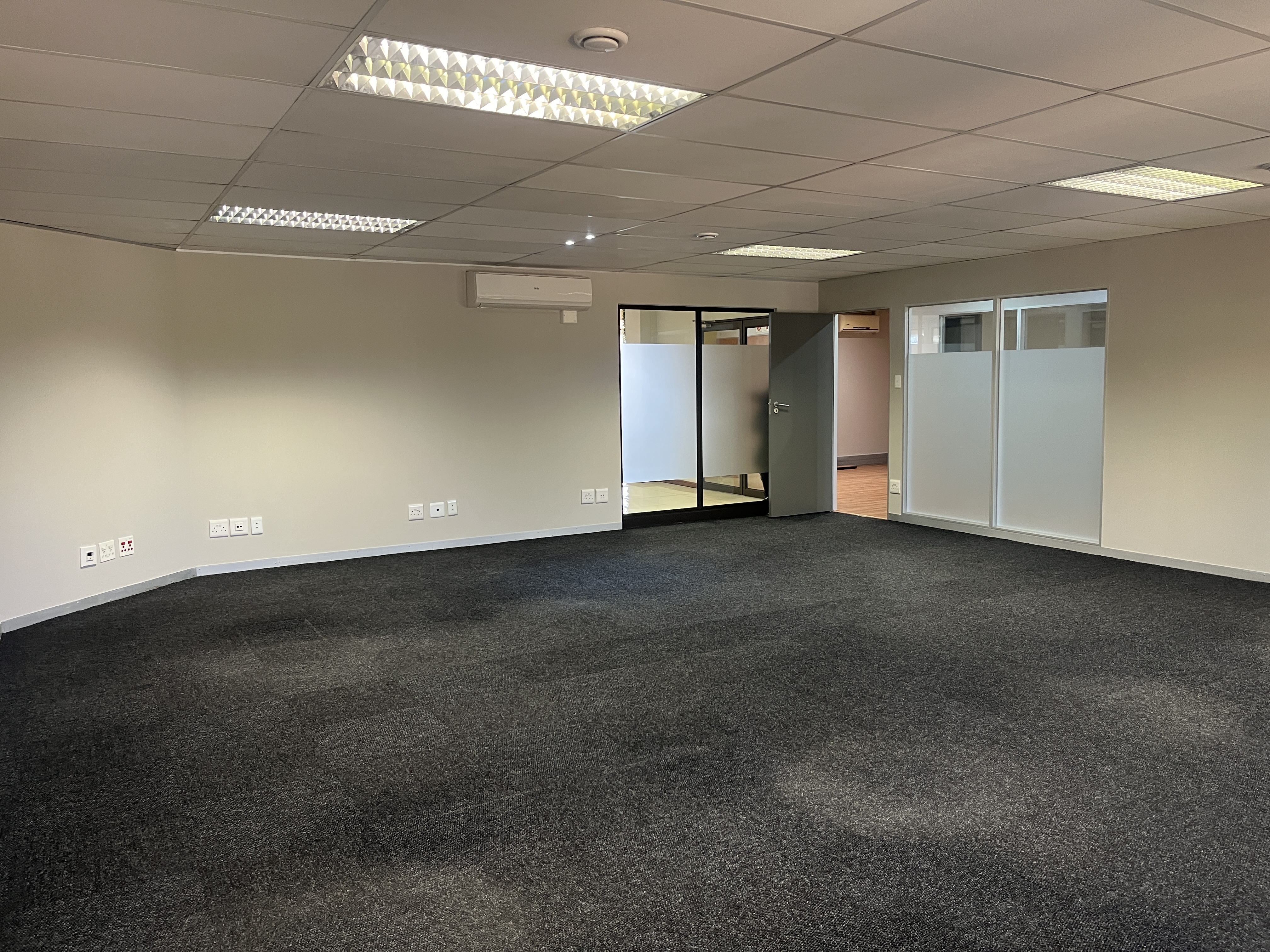 132m² Office Space to rent at Hurlingham Office Park in Hurlingham