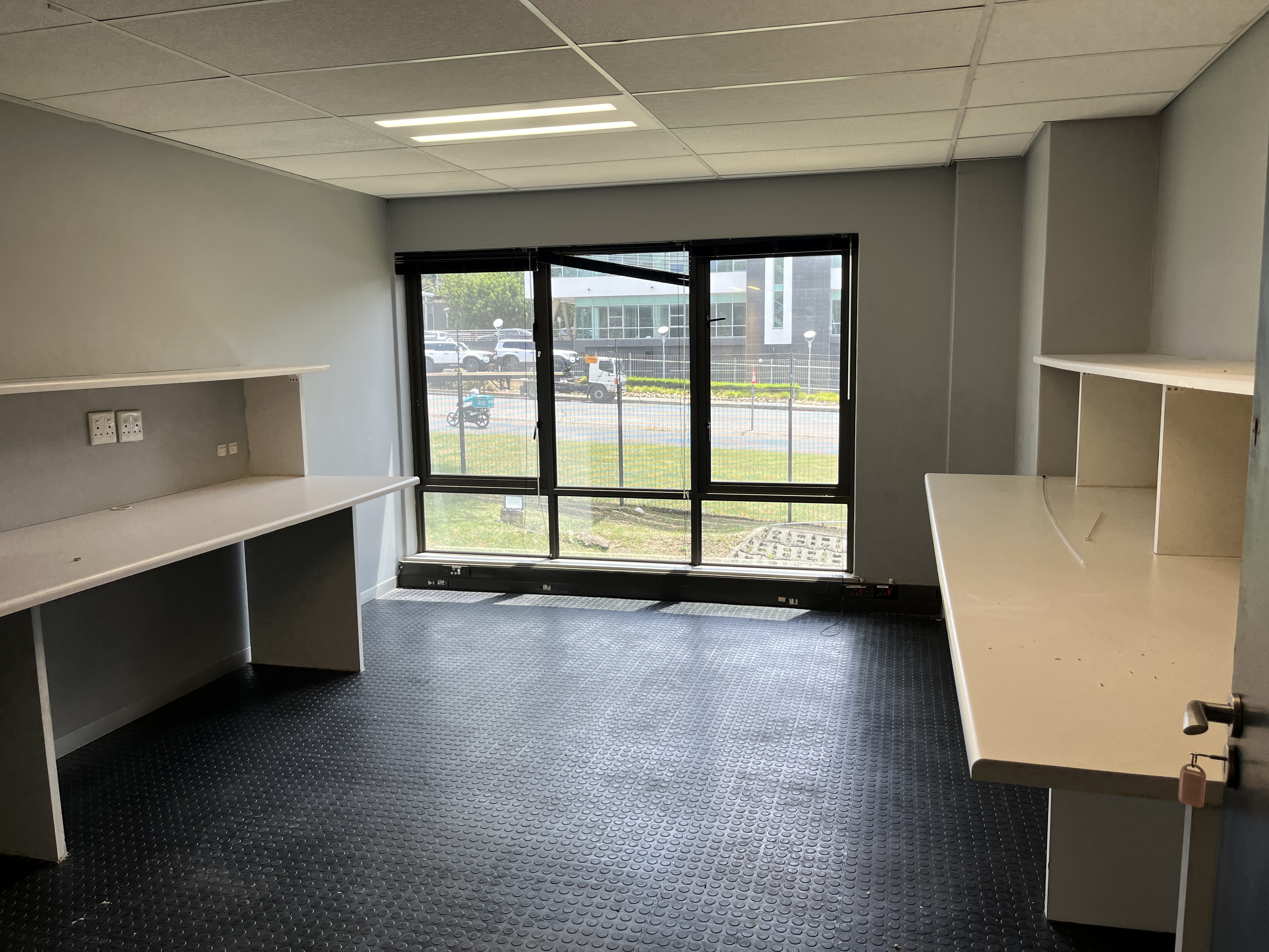 345m² Office Space to rent at Little Fourways Office Park in Magaliessig