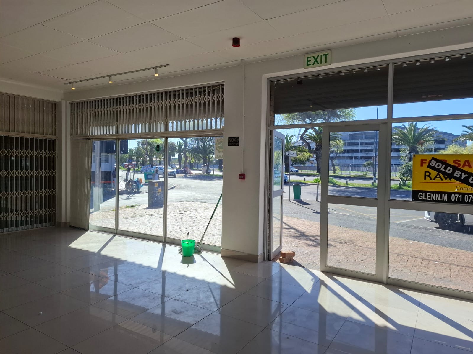 167m² Retail Shops to rent at Royker Centre in Athlone