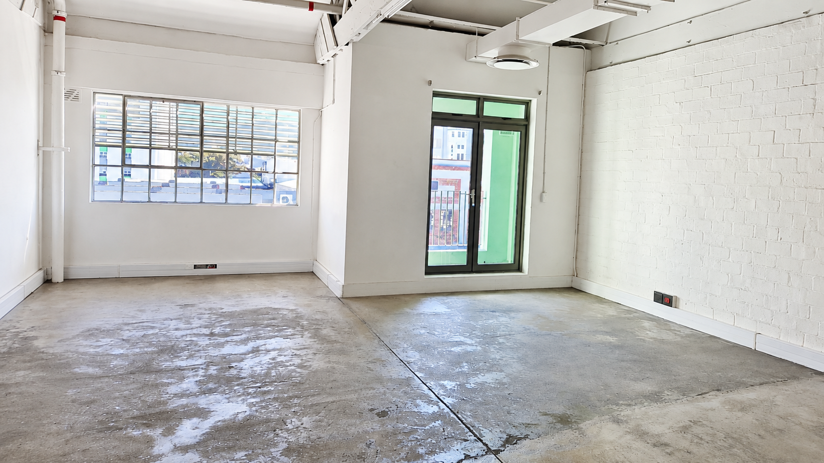 164m² Office Space to rent at Woodland House in Woodstock