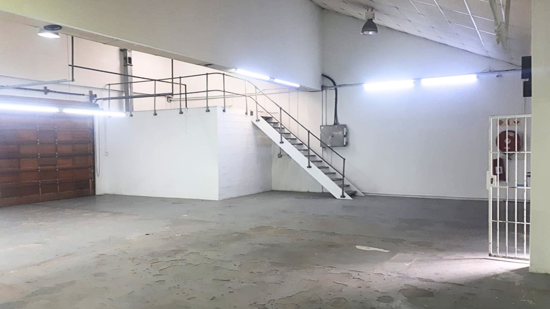 571m² Warehouse to rent at 28 Marine Drive in Paarden Eiland