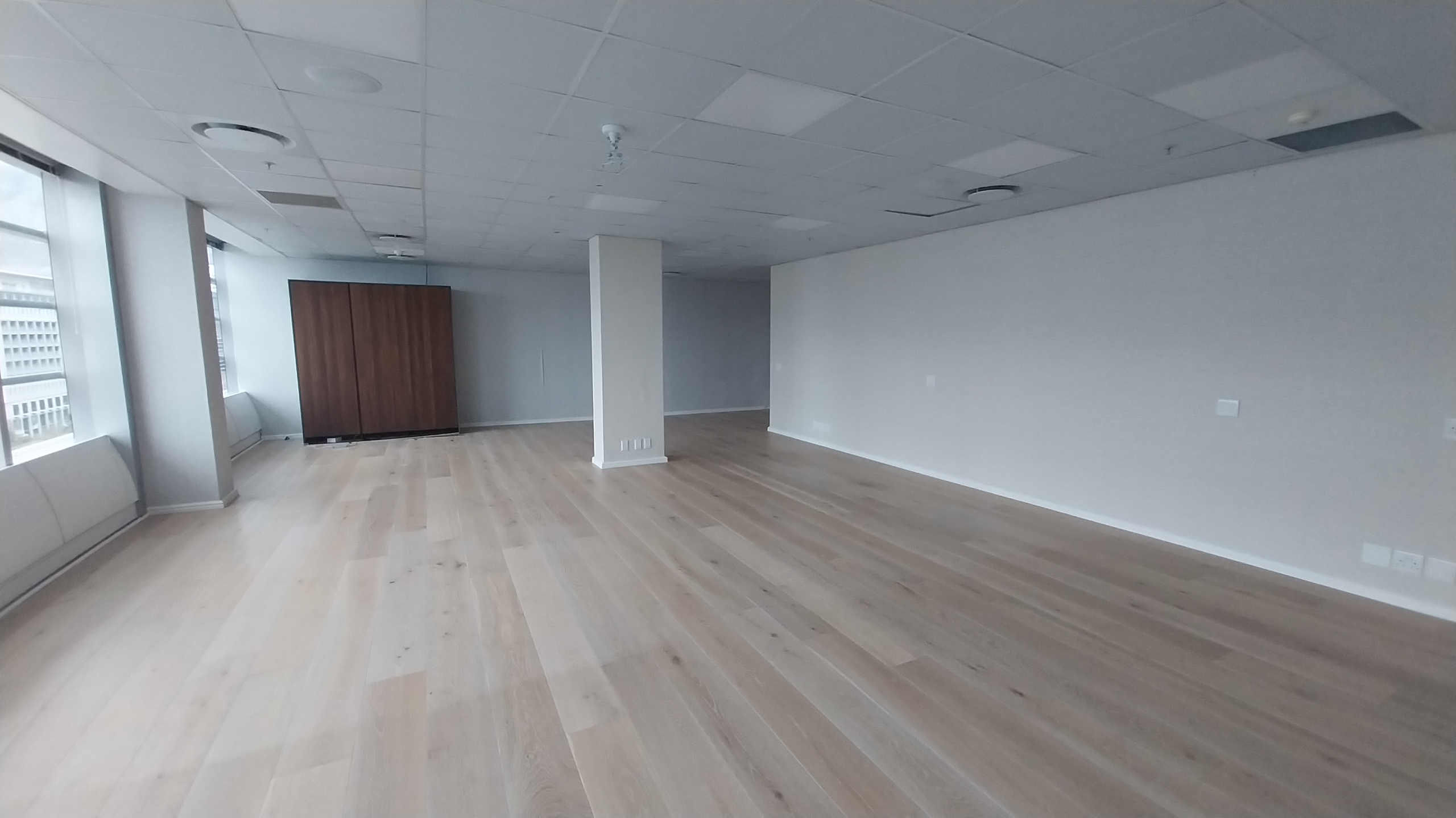 231m² Office Space to rent at Convention Tower in Foreshore