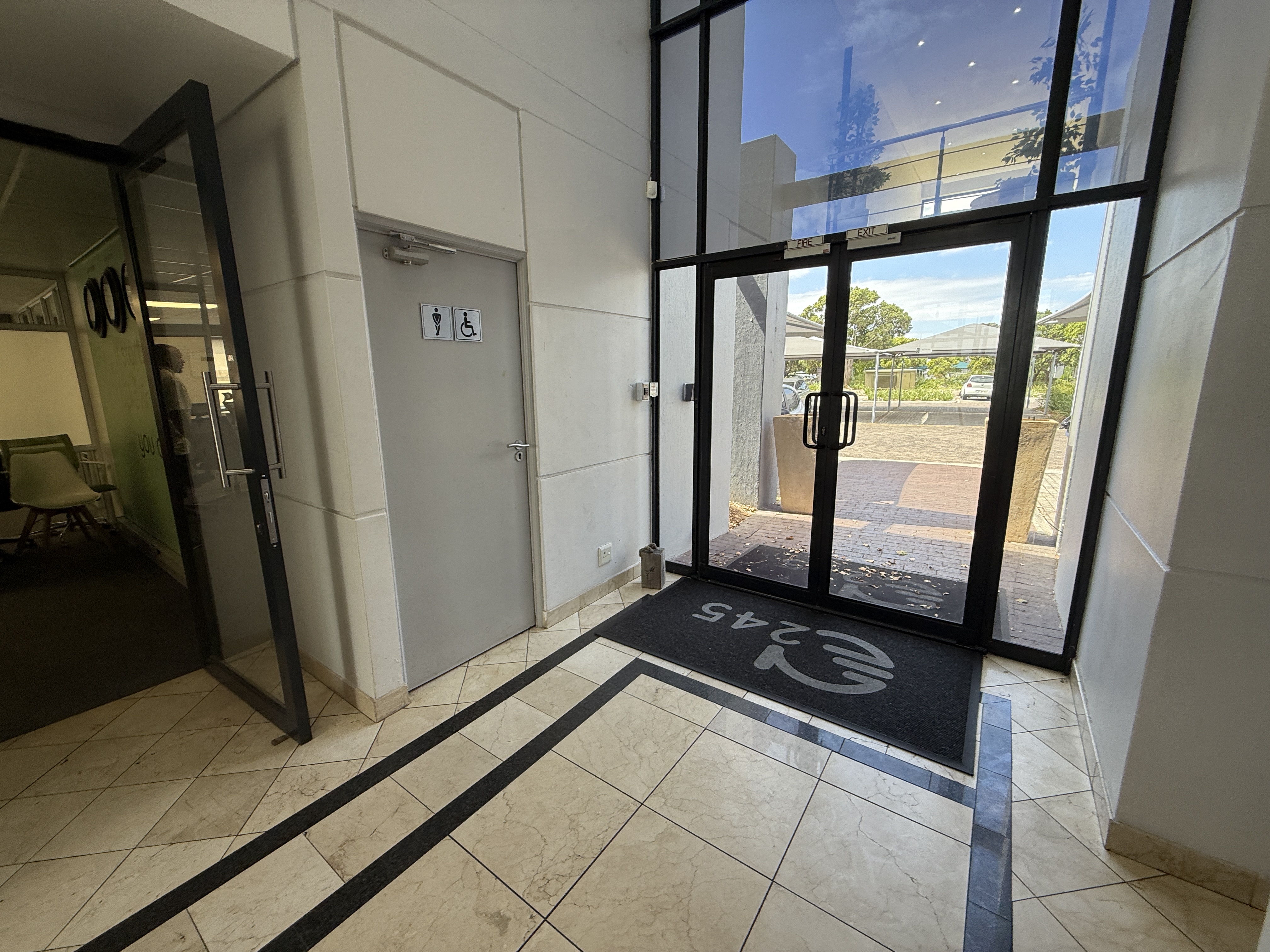 544m² Office Space to rent at Greenford Office Estate Phase 1 in Kenilworth