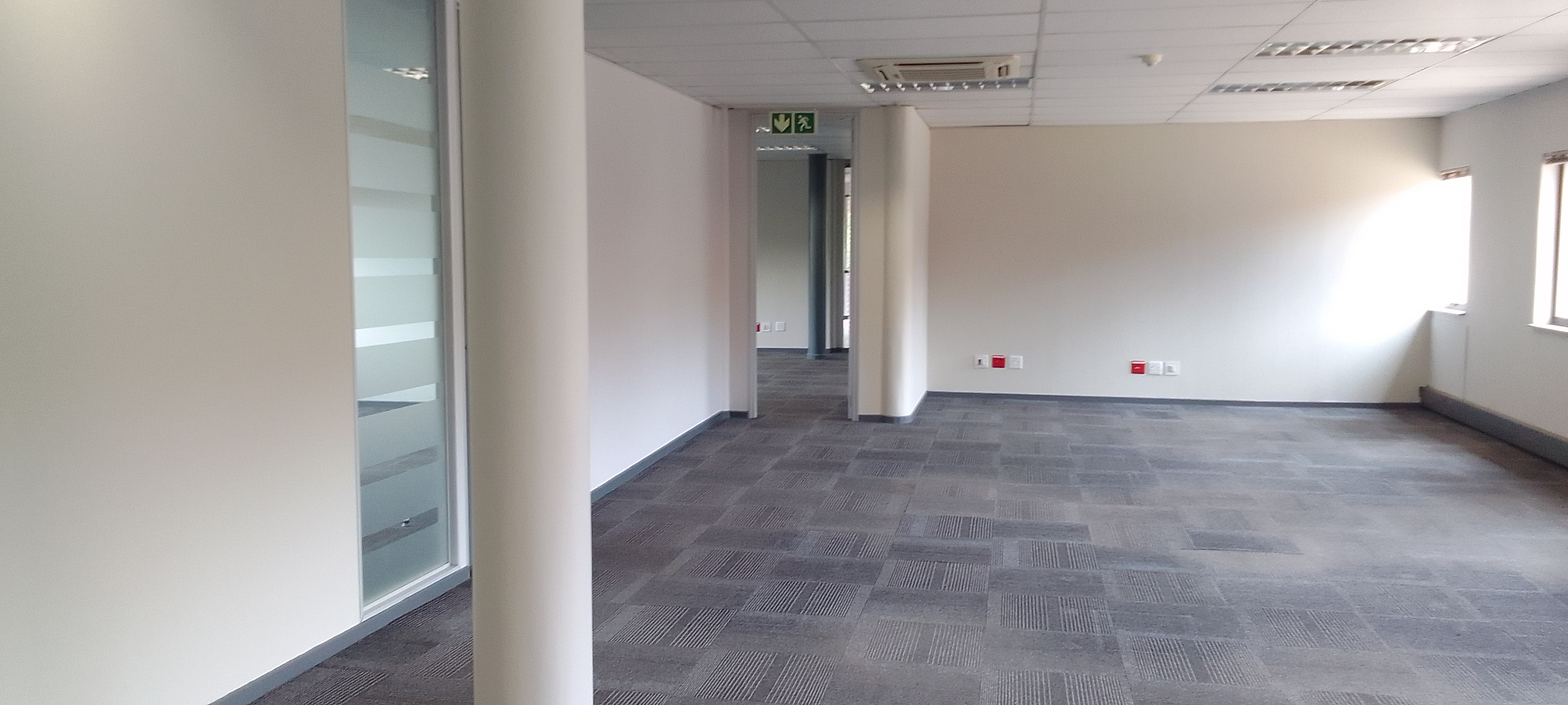 1 118m² Warehouse to rent at Howick Close Waterfall Park in Vorna Valley