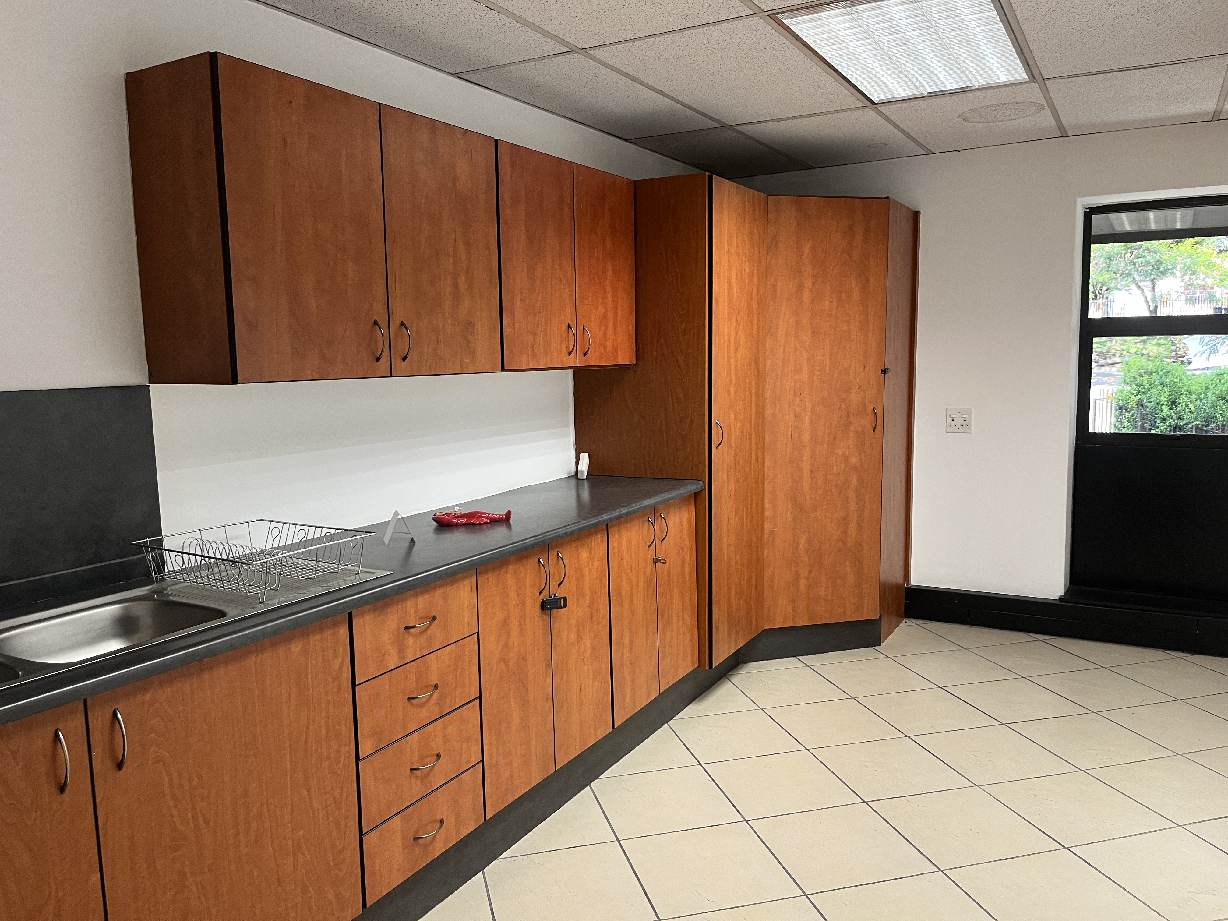400m² Office Space to rent at Hurlingham Office Park in Hurlingham