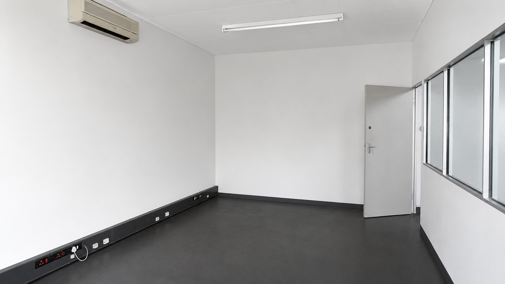 900m² Warehouse to rent at Industry Park 6-8 Perfecta Street in Paarden Eiland