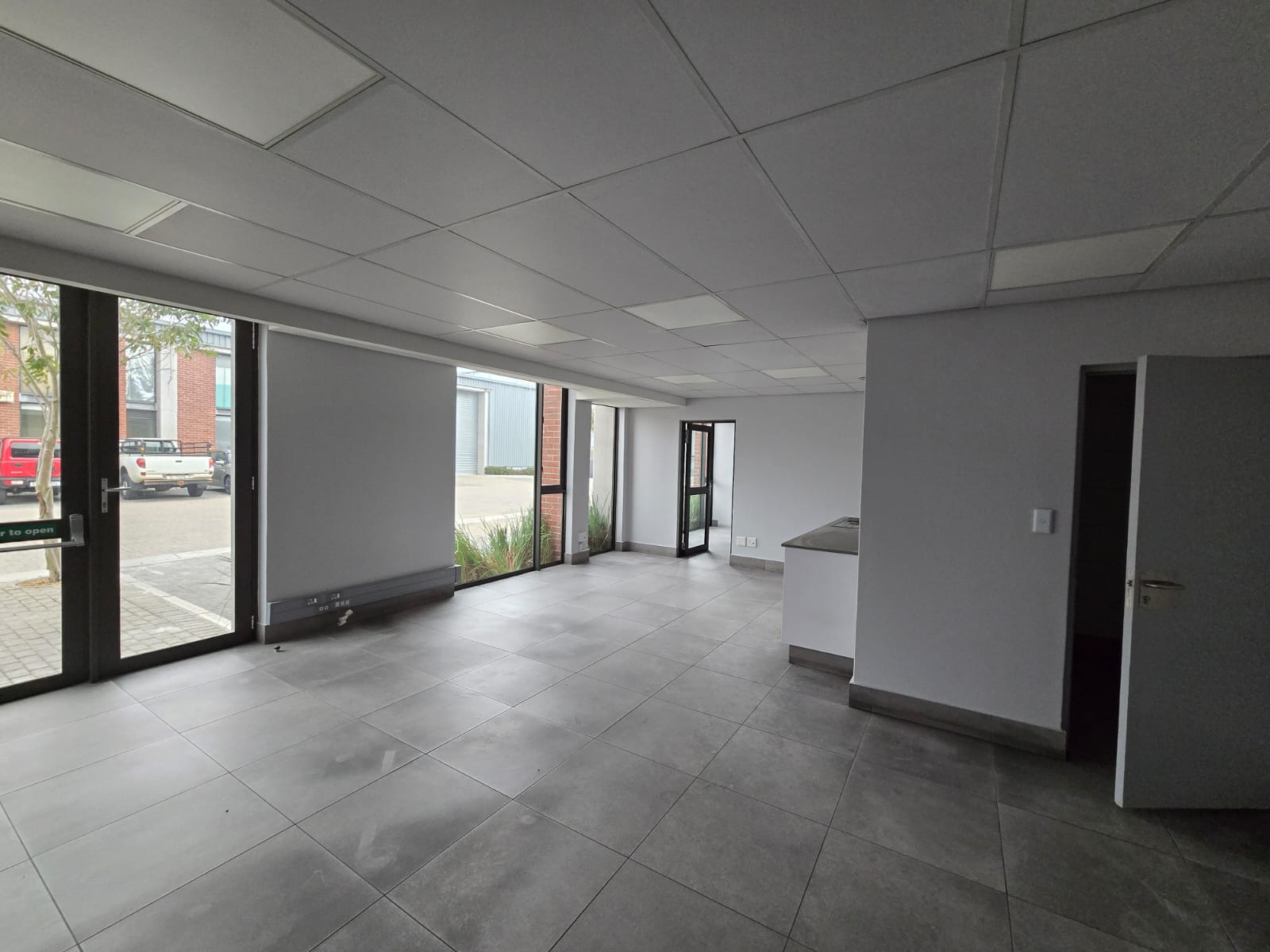 Warehouse to rent at Sapphire Business Park in Bellville South Industria