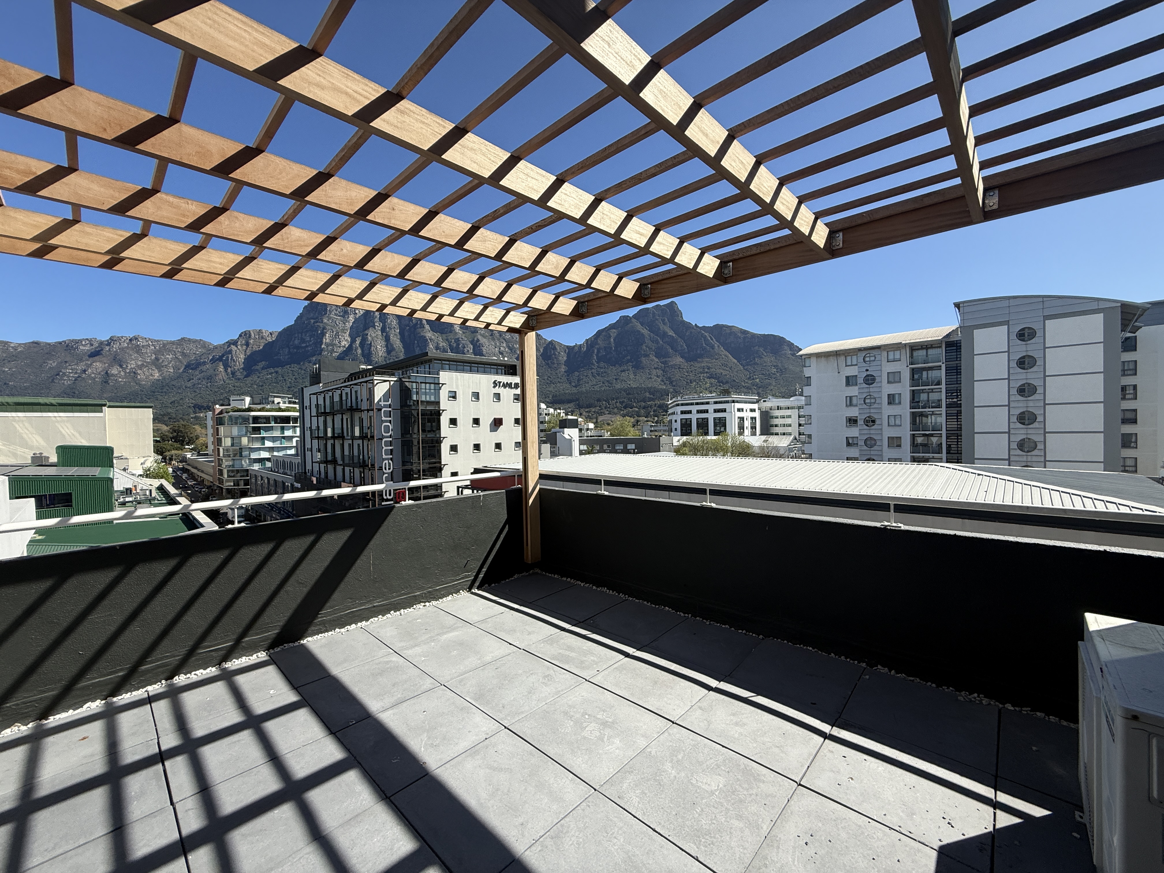 388m² Office Space to rent at Stadium On Main in Claremont