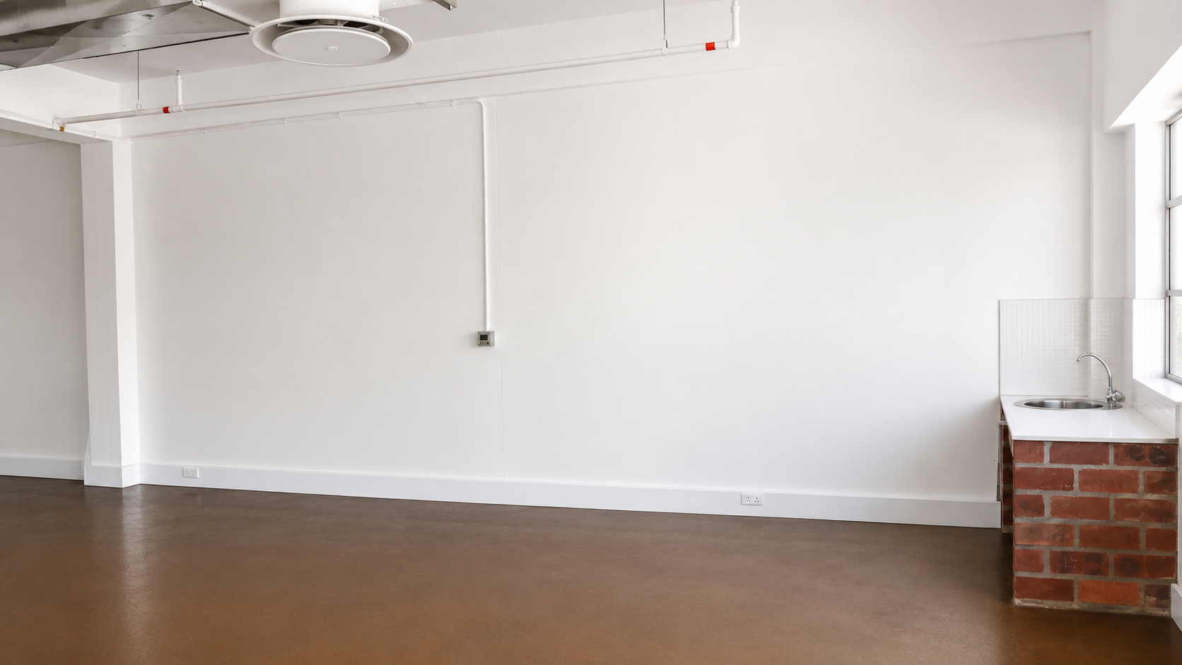 108m² Office Space to rent at Woodland House in Woodstock