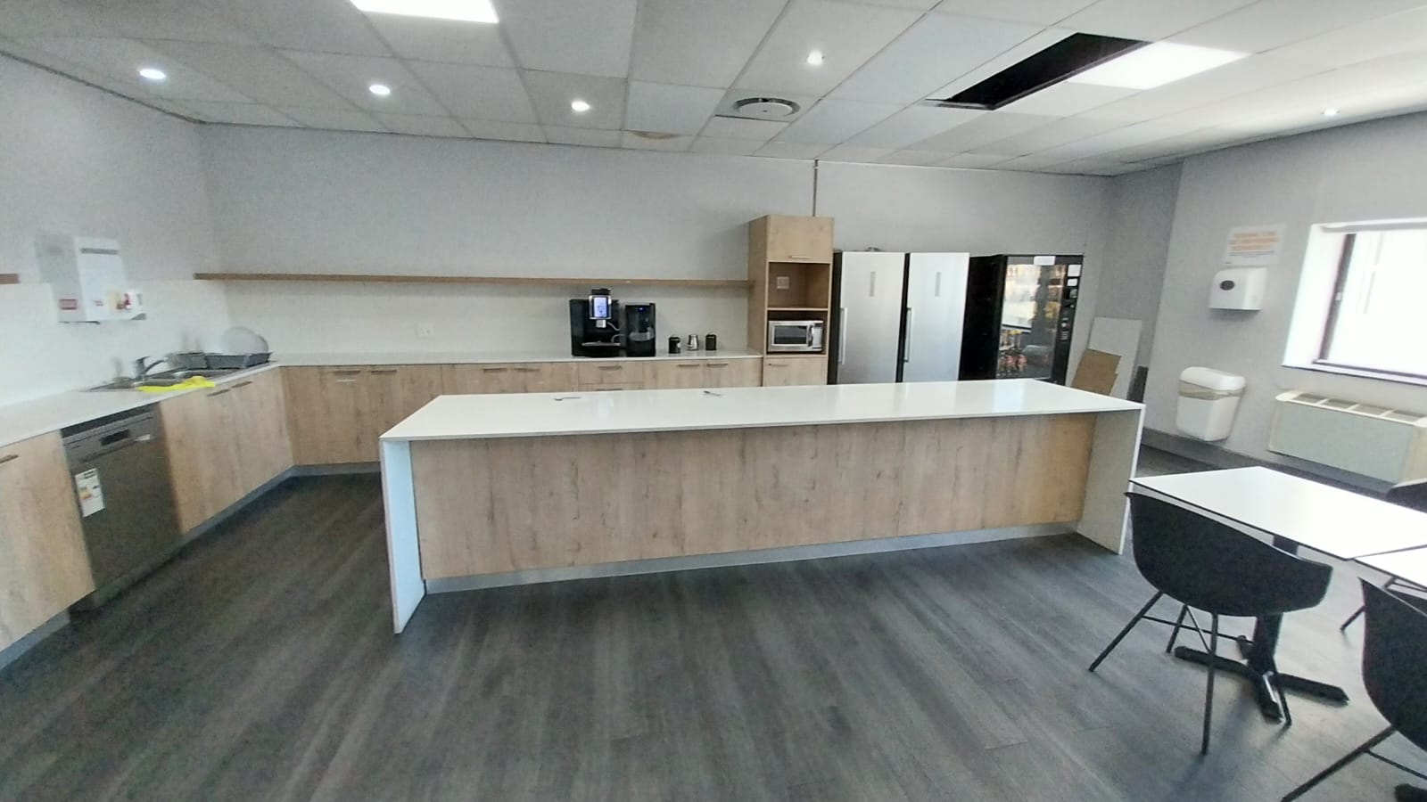 1 516m² Office Space to rent at 22 Long Street in Cape Town CBD