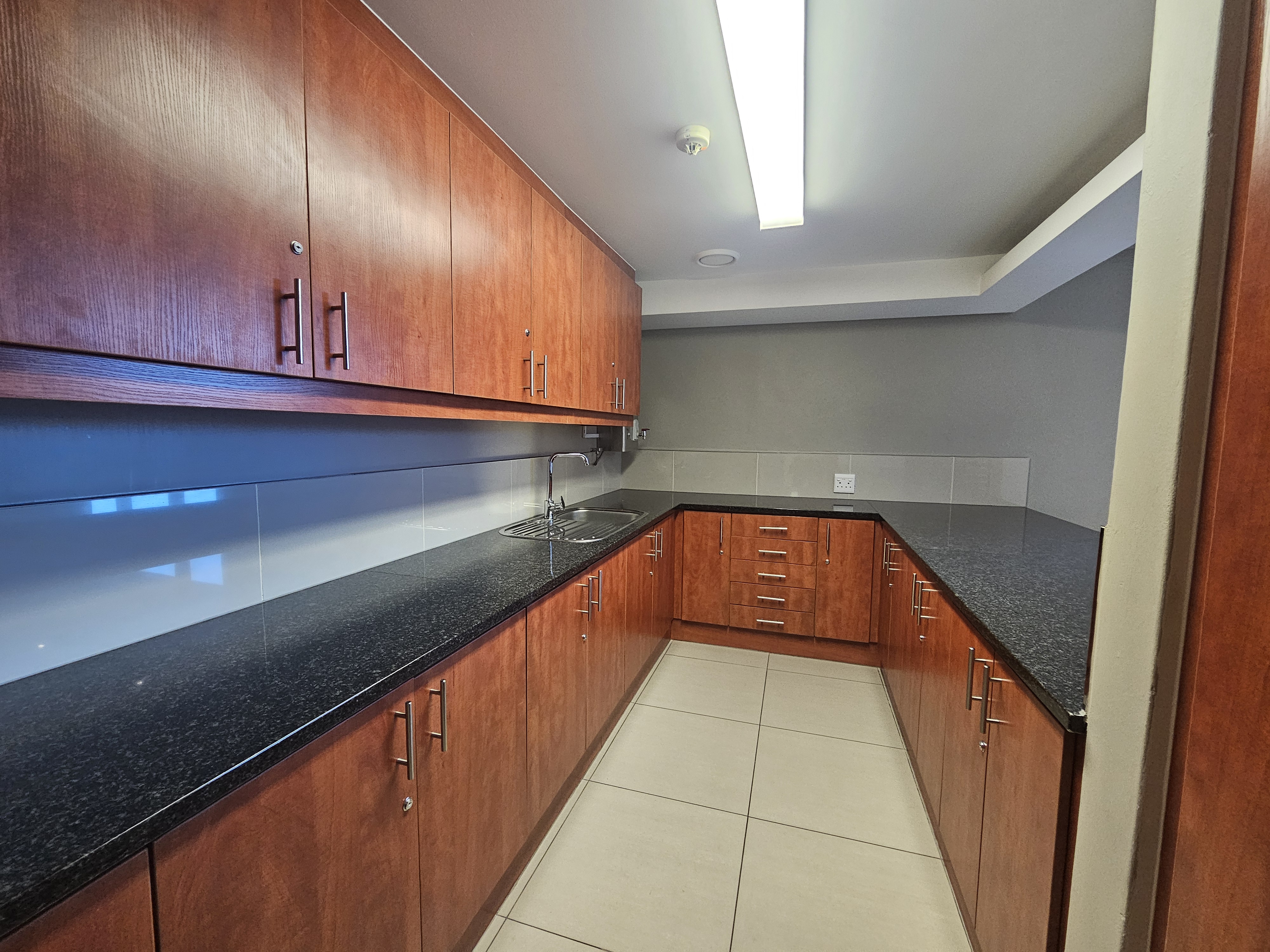 668m² Office Space to rent at 33 On Heerengracht in Cape Town CBD