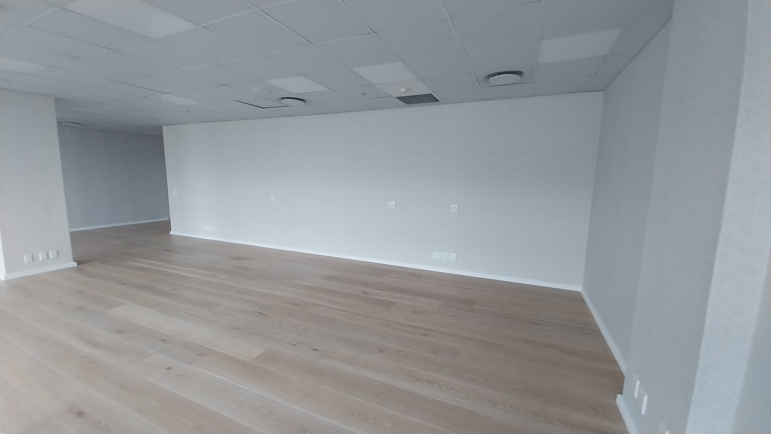 231m² Office Space to rent at Convention Tower in Foreshore